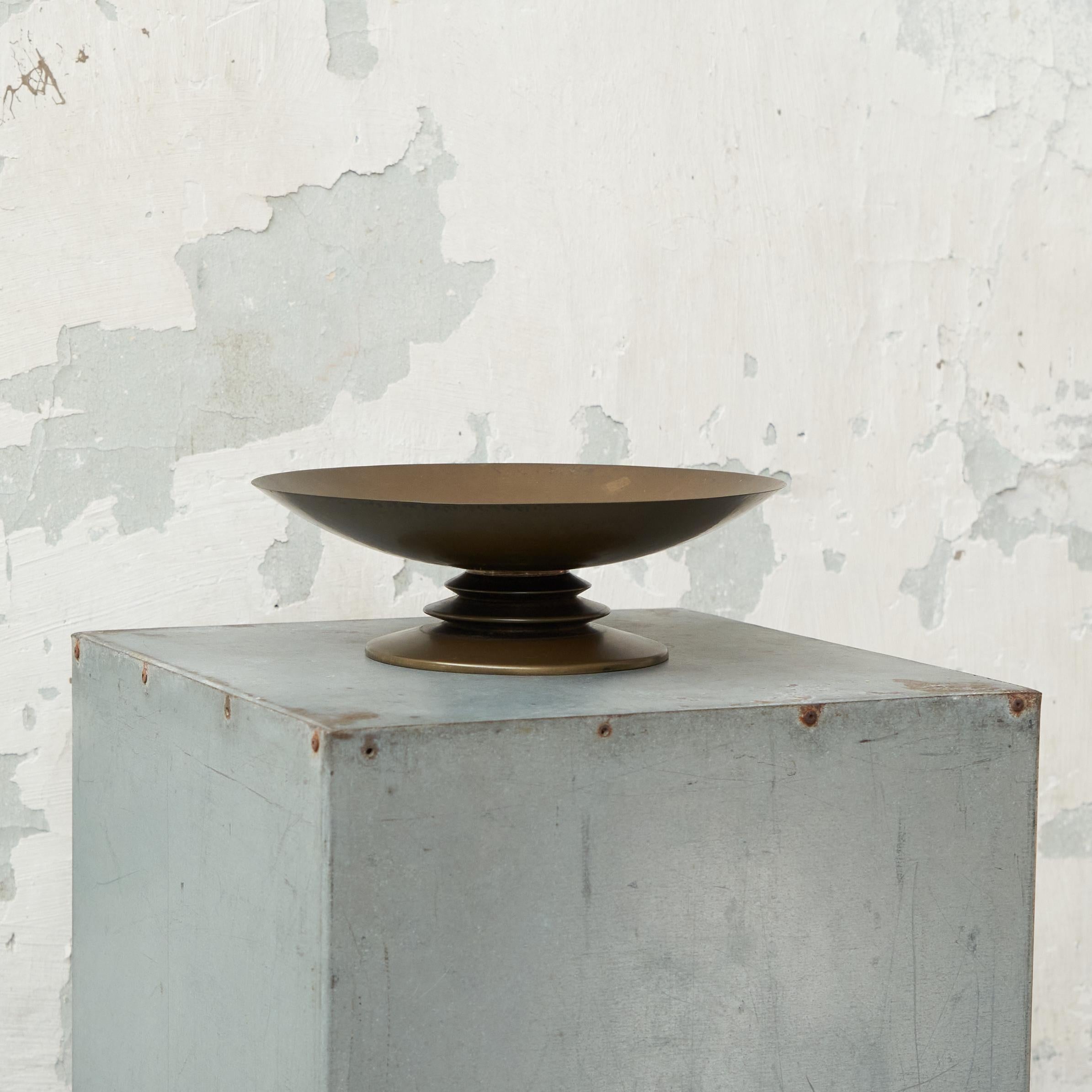 Europeo Tazza Art Deco in rame patinato 1930 in vendita