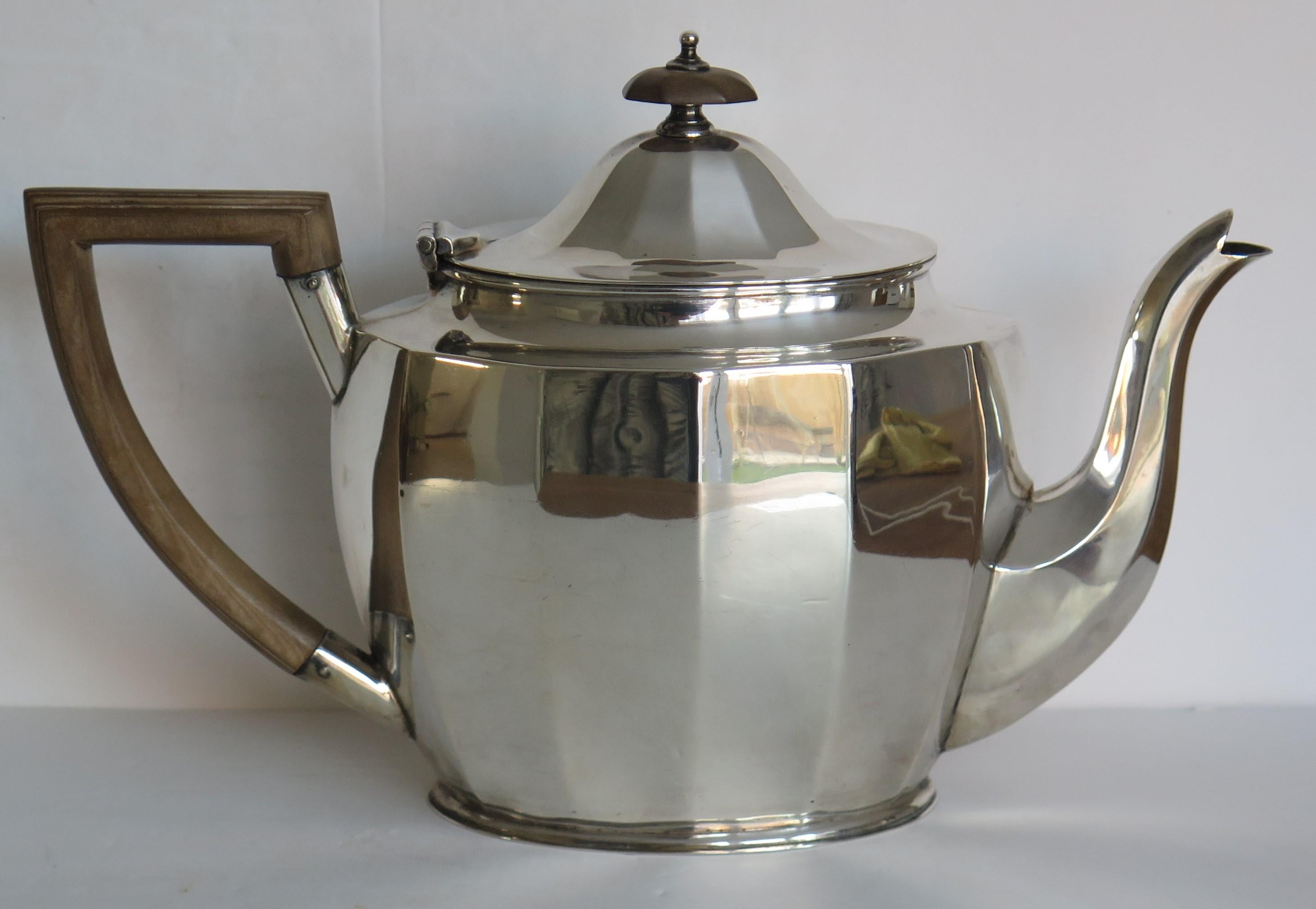 Art Deco Tea Set 3-Piece Sterling Silver Fine Quality, Sheffield England, 1930 In Good Condition For Sale In Lincoln, Lincolnshire