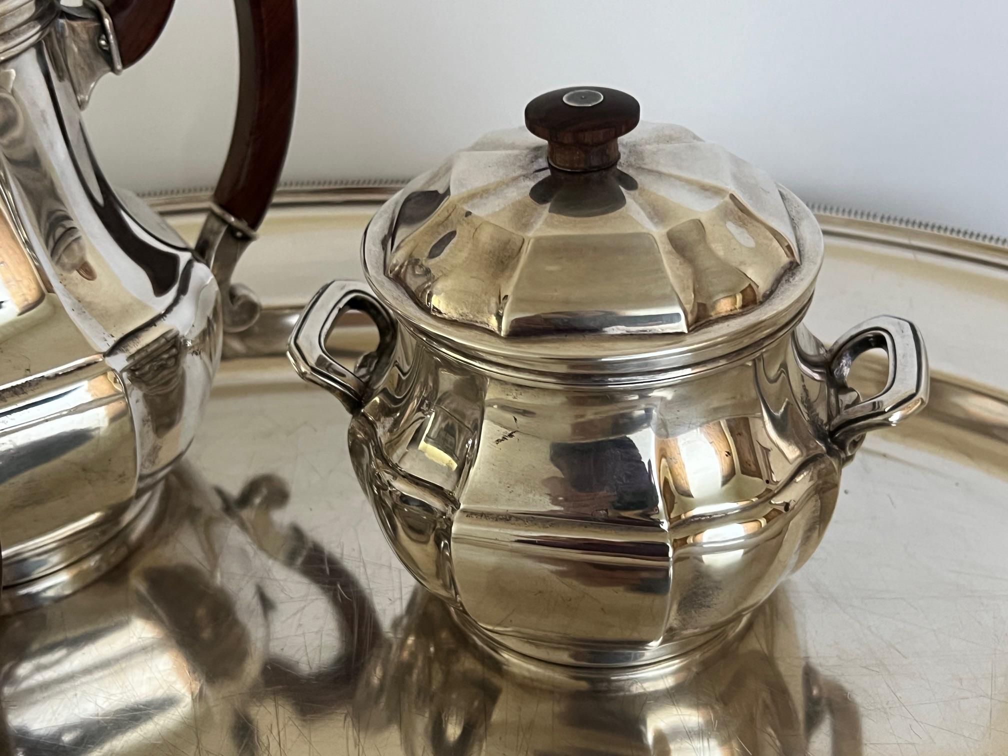 Milieu du XXe siècle Service à thé et plateau Art déco par Christofle, vers les années 1930 en vente
