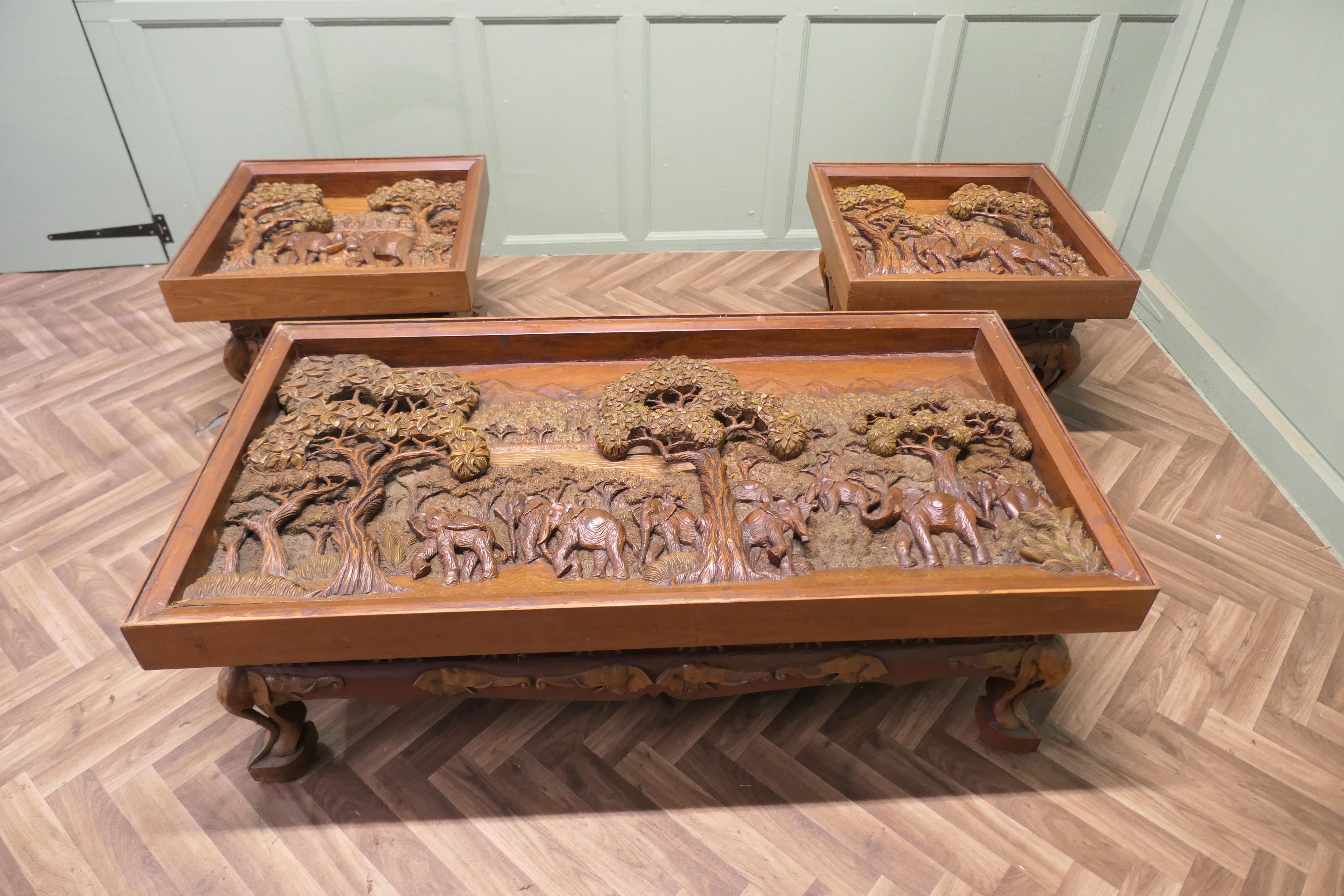 Juego de Mesa de Centro Art Decó de Teca Tallada con Elefantes Raj británico en venta