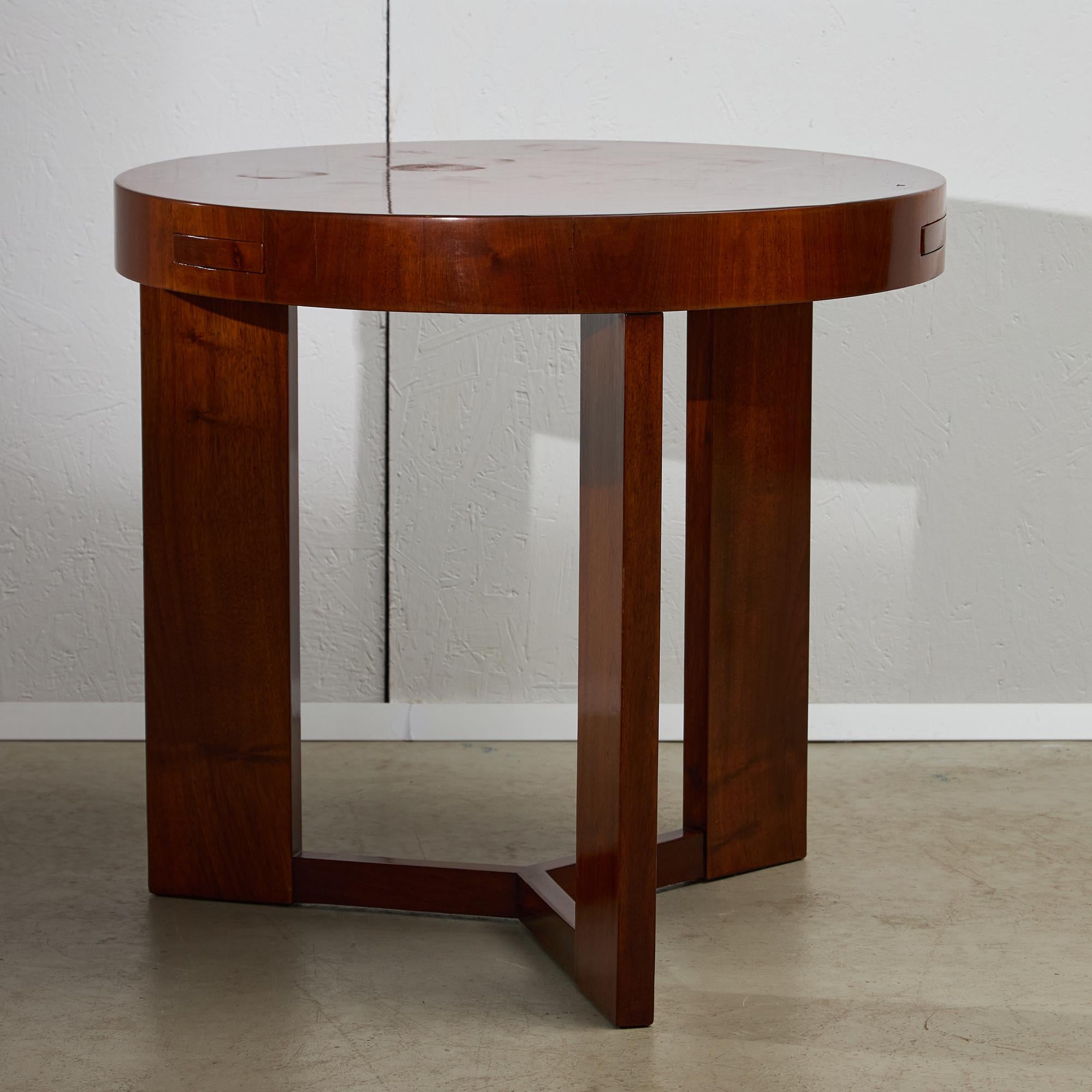 Art Deco Teak Round Table with Pull-Out Ashtray Tabs In Good Condition For Sale In Budapest, HU