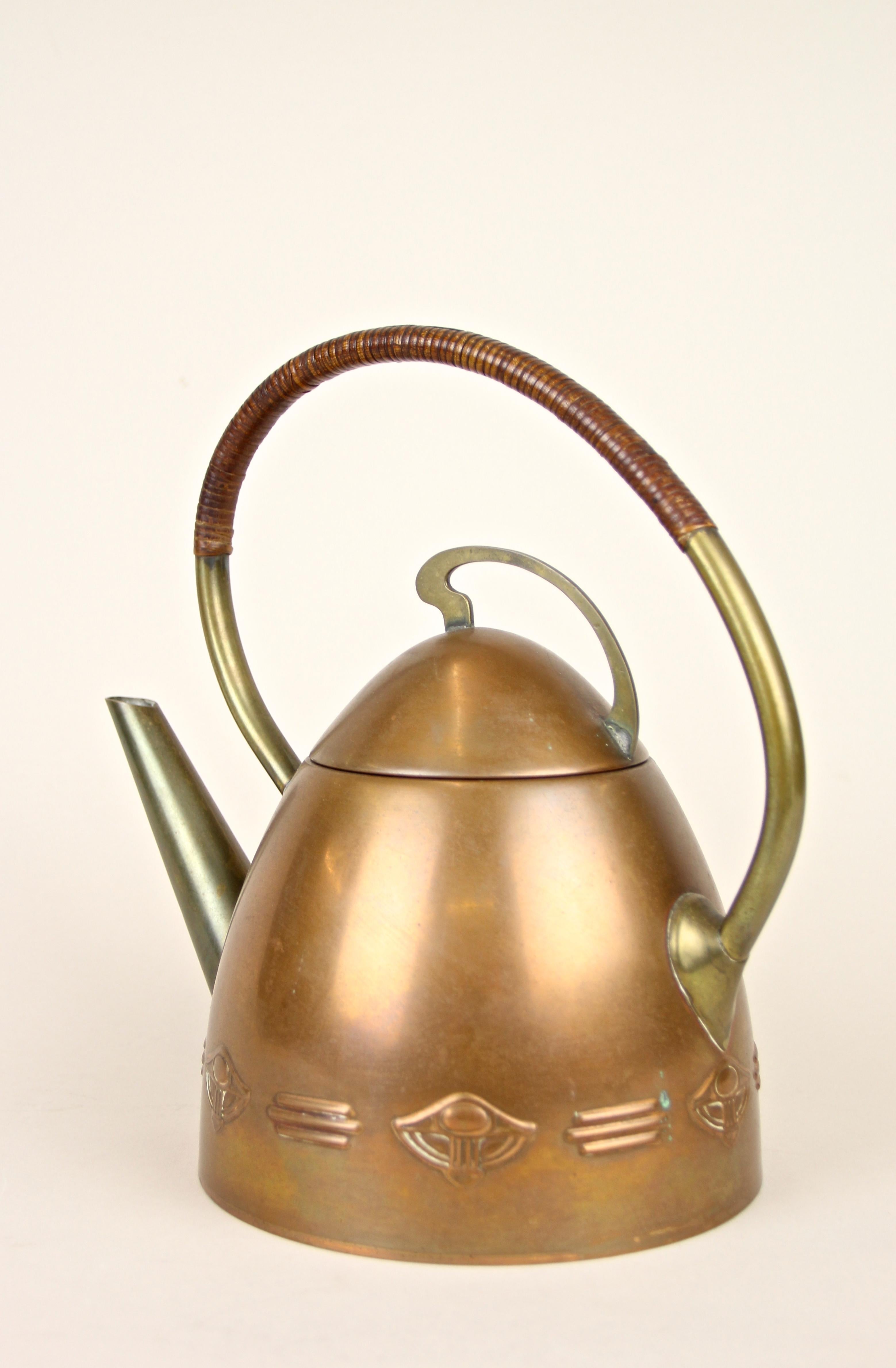 Art Deco Teapot, circa 1925 1