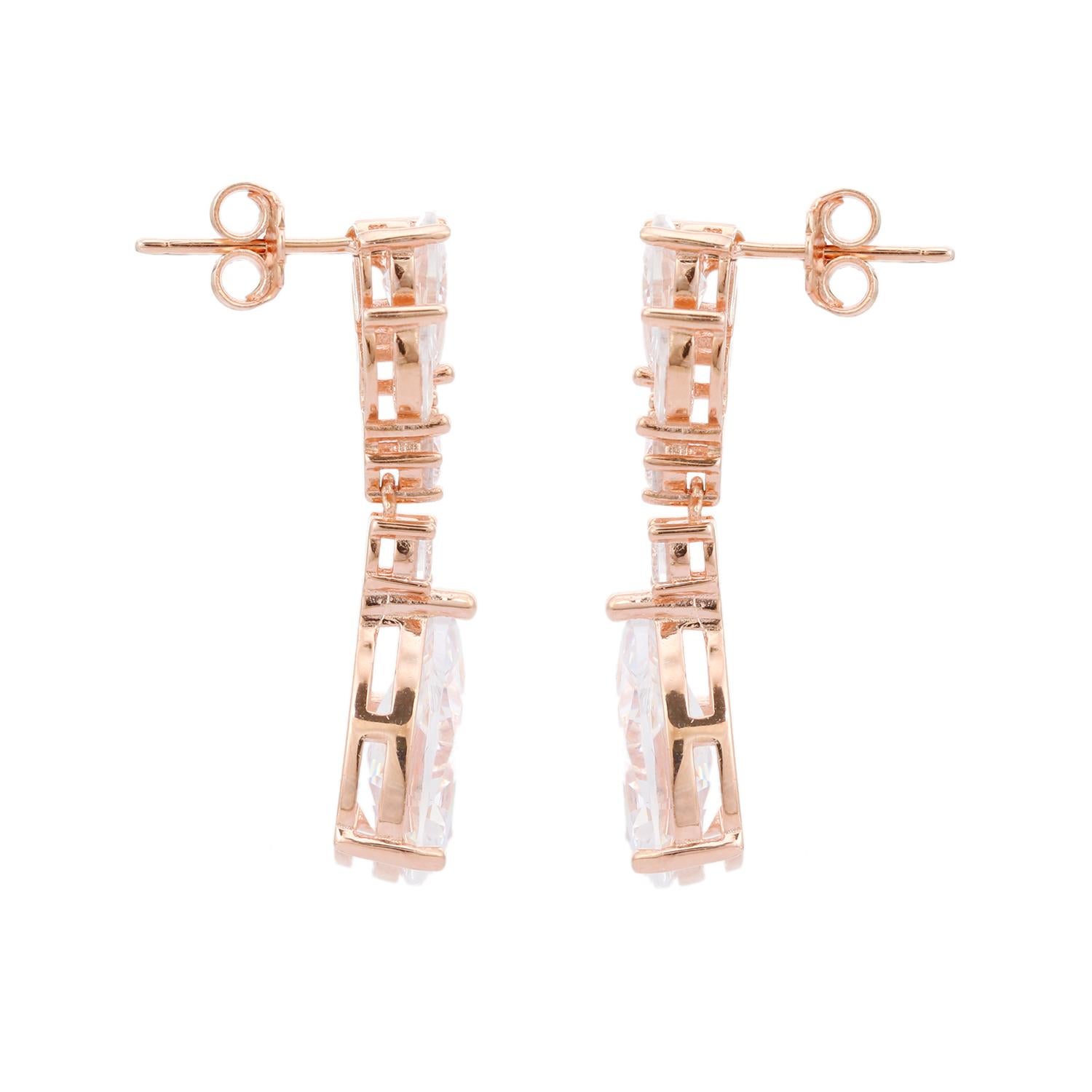 Art Deco Style Teardrop Leaf Cubic Zirconia Wedding Earrings for Her in Silver In New Condition For Sale In New York, NY