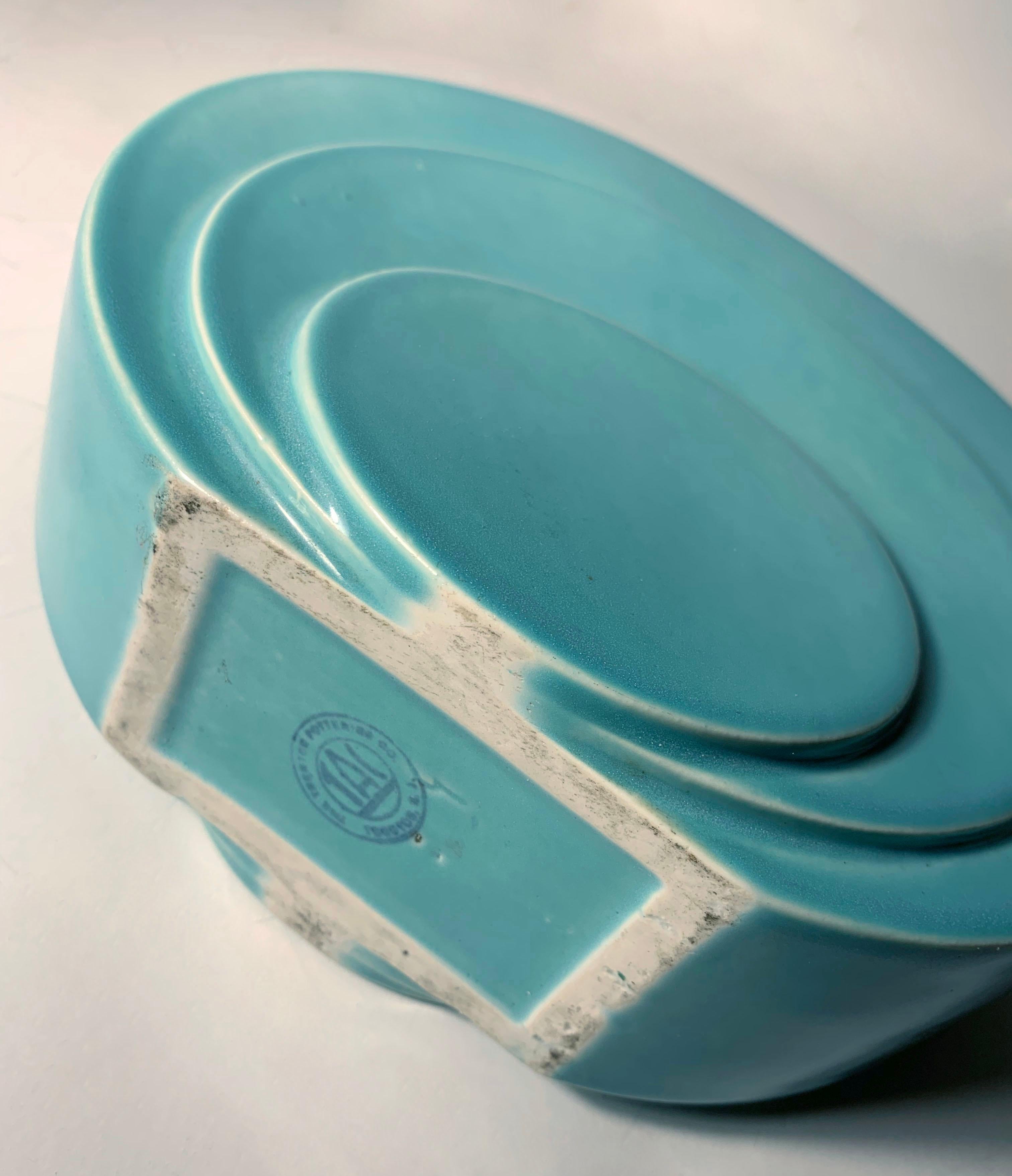 20ième siècle Vase à disques en forme de cercle Art déco Teil Aqua de TAC Trenton Potteries en vente