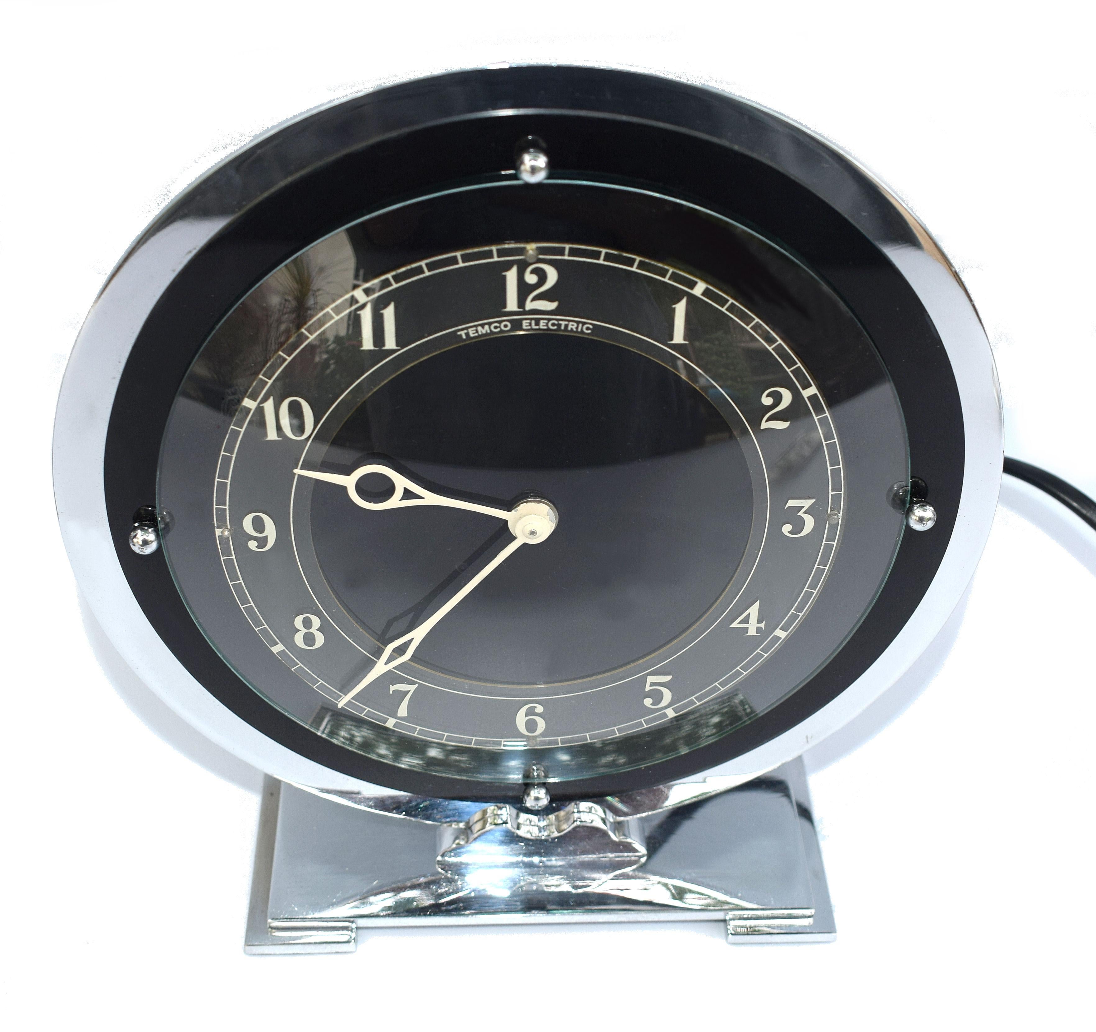 Art Deco modernist clock by Temco an English company. This clock has been fully serviced and works perfectly, it runs on 200/250volt Mains Electric so there's no winding up to do. Ideal for office perhaps or man caves? Condition is excellent. The