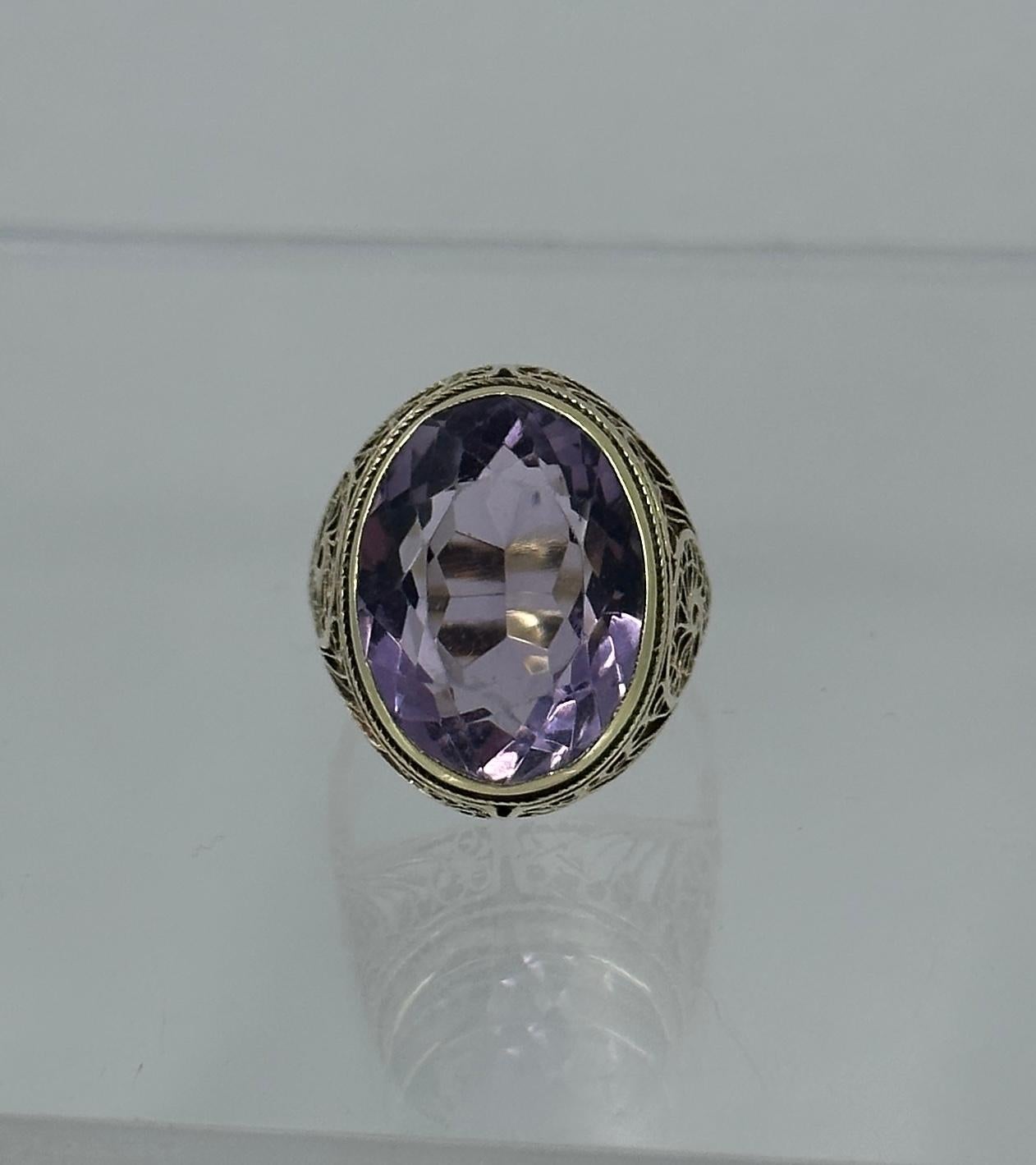 Art Deco Ten Carat Rose De France Amethyst Ring 14 Karat Gold Antique Filigree Excellent état - En vente à New York, NY