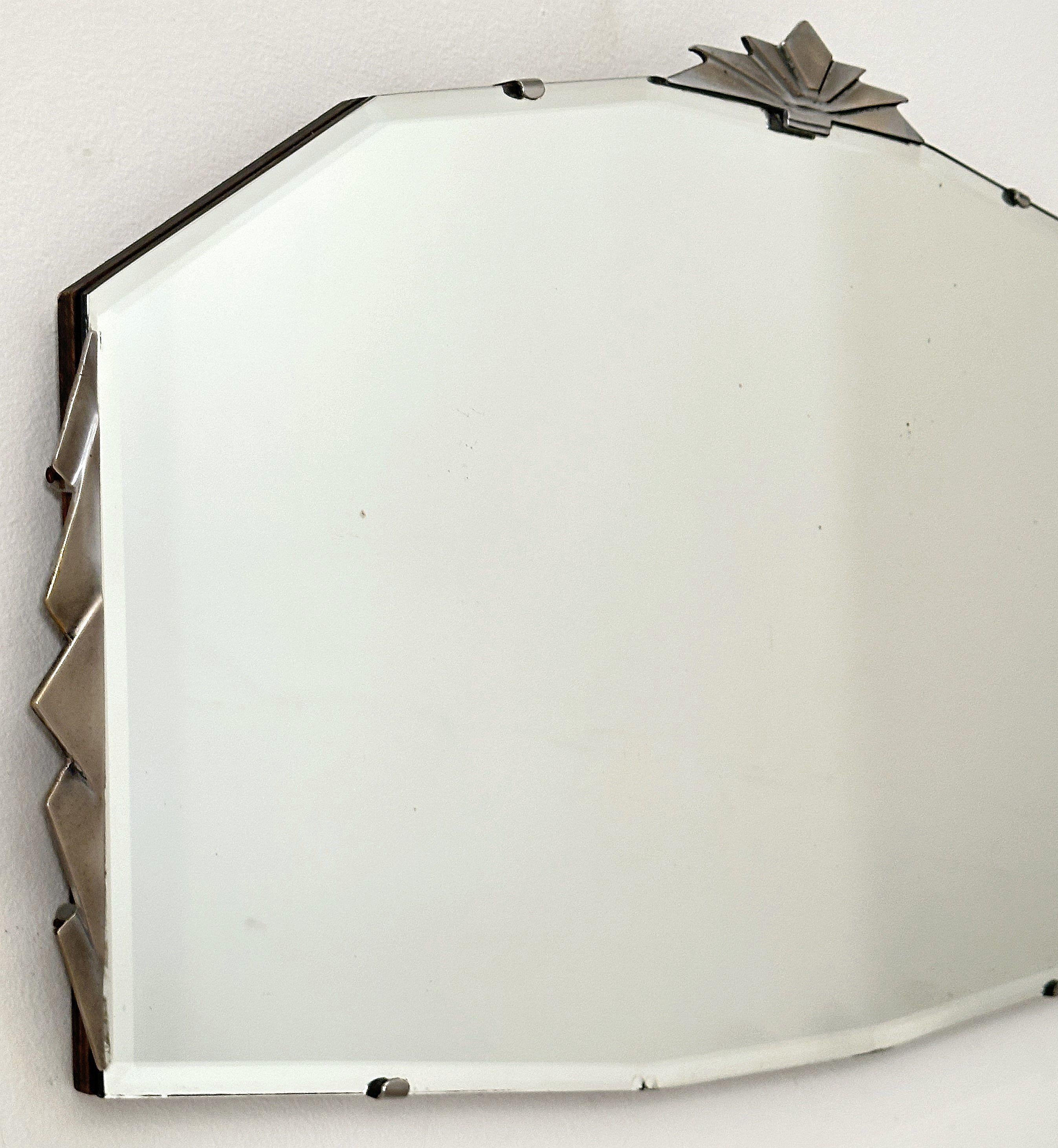Specchio da parete Art Deco a dieci facce dall'Inghilterra (H. 15 3/8 x L. 25) in vendita 2