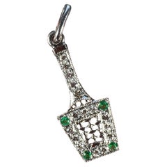 Art Deco Tennisschläger Press Platin Diamant Smaragd Charm-Anhänger 