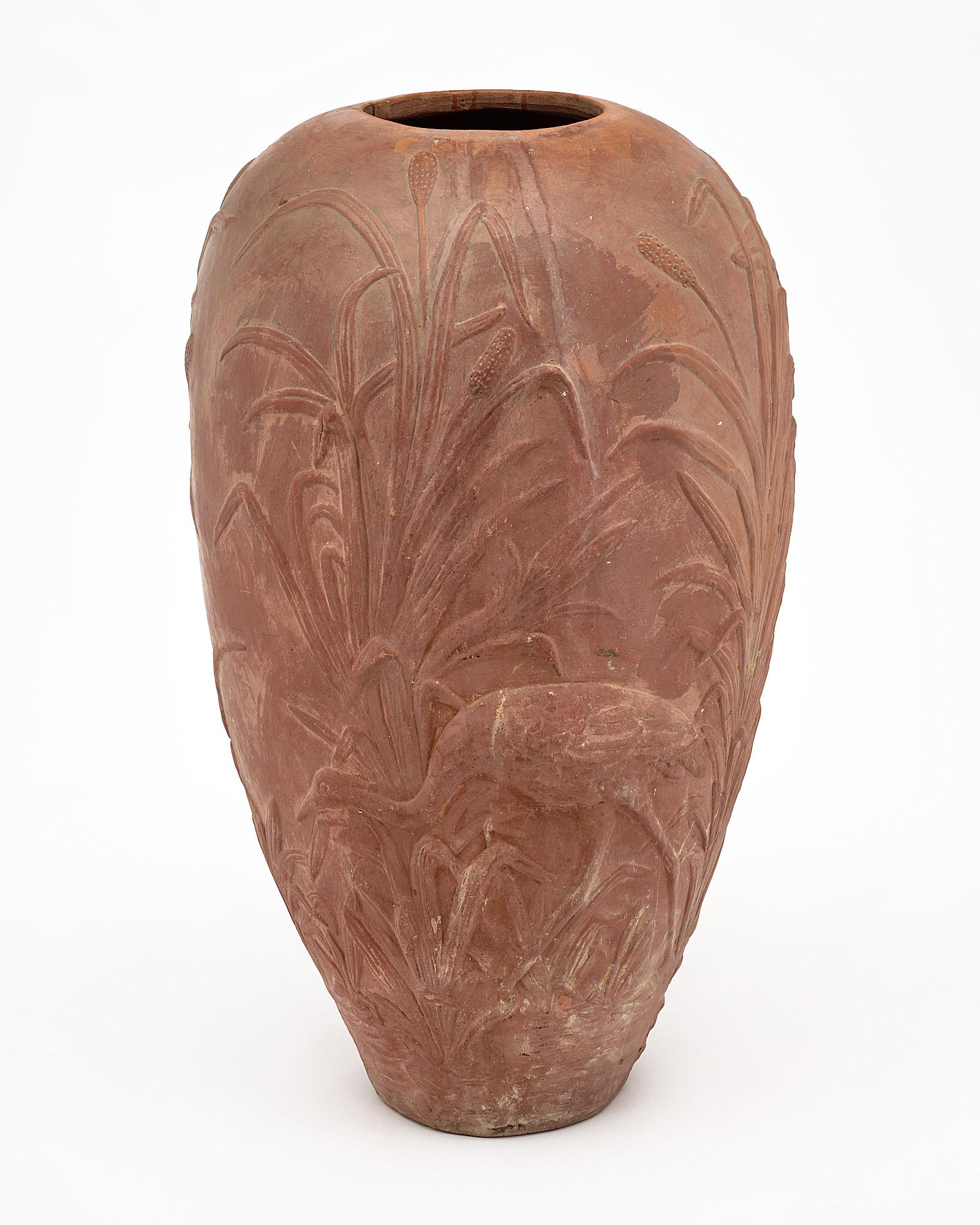 Vase Art déco en terre cuite à la manière de Jean Dunand en vente 3