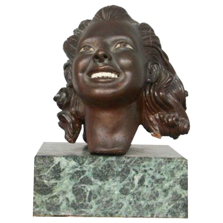 Scultura di donna in terracotta Art Deco