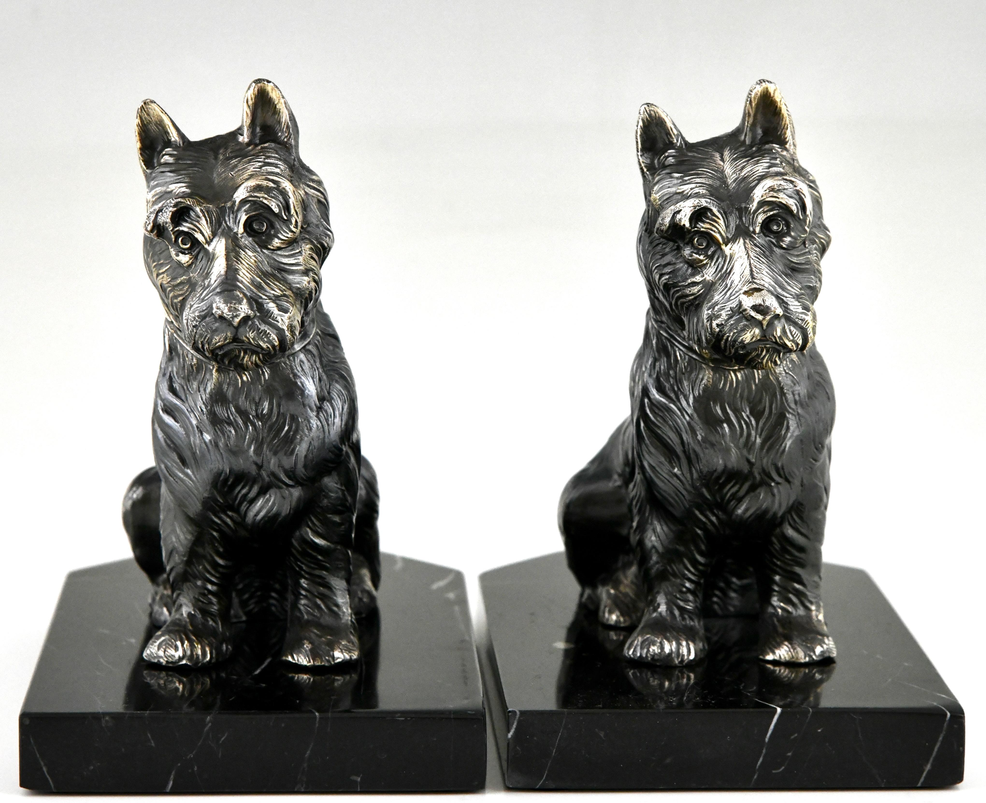 French Art Deco terrier dog bookends by Hippolyte Moreau, France 1930.  For Sale