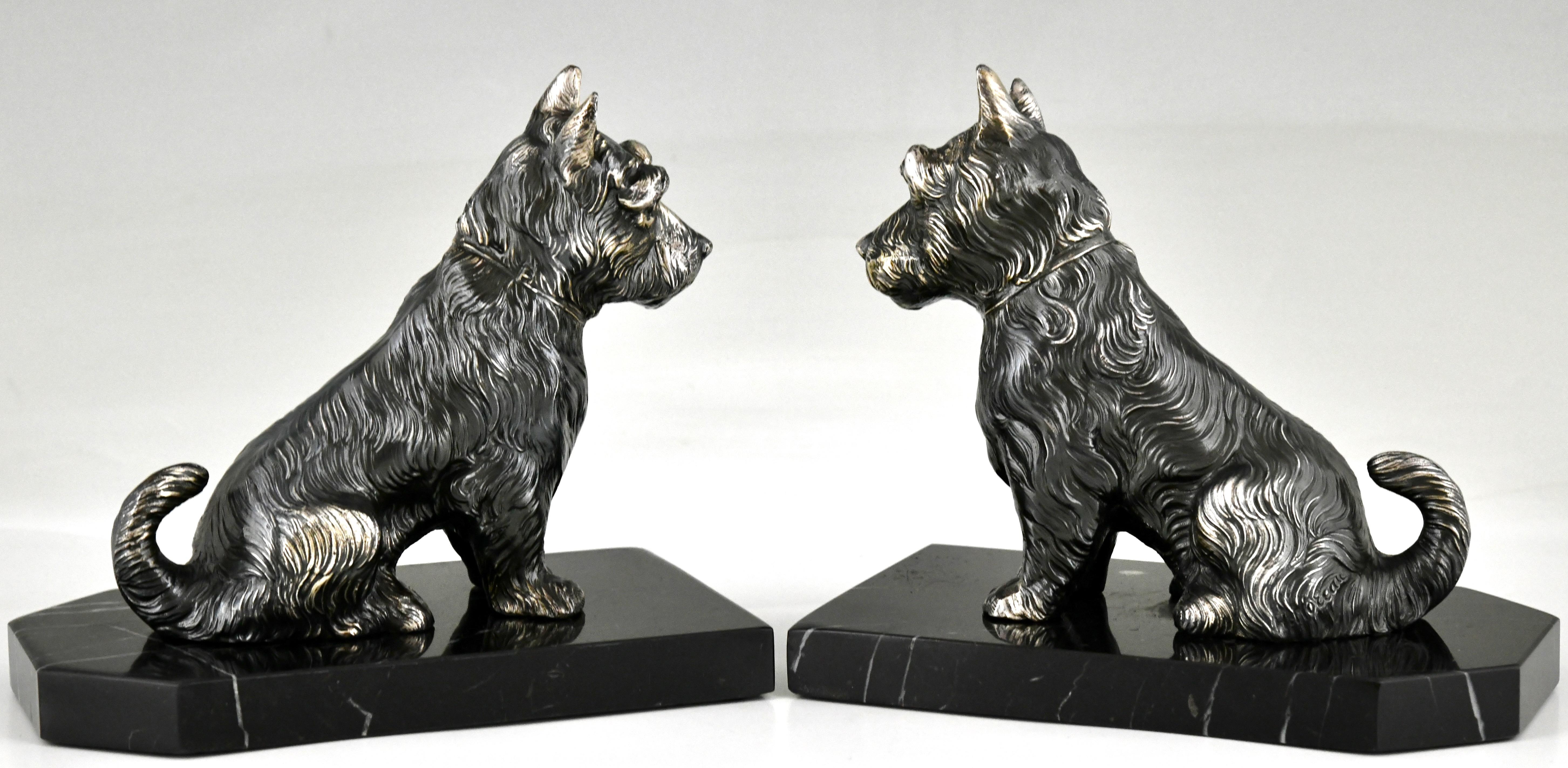 Art Deco terrier dog bookends by Hippolyte Moreau, France 1930.  For Sale 1