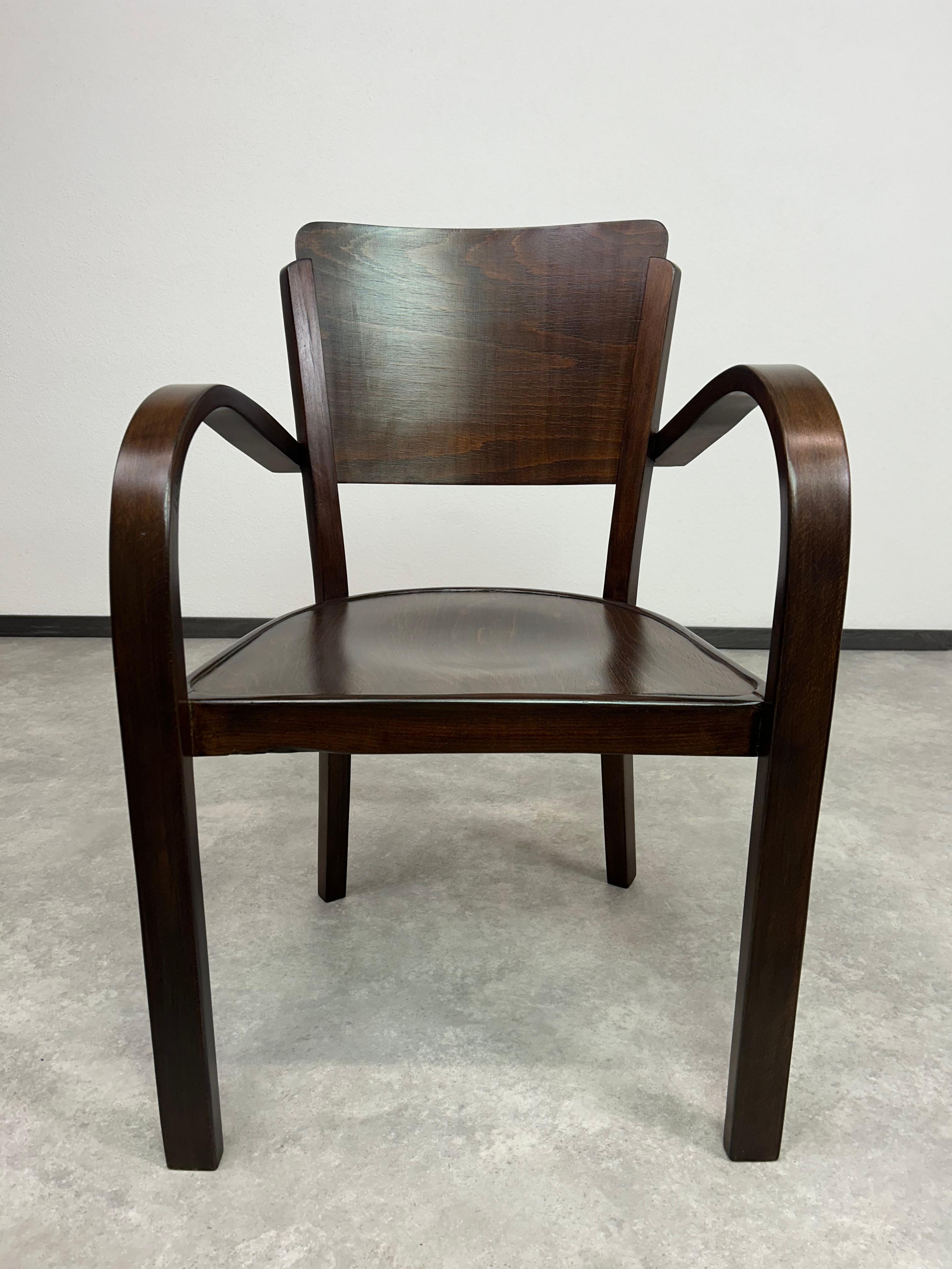 Sillones Art déco Thonet n.º 428 ejecutados por Thonet Debrecen. Teñido y repulido profesional.
