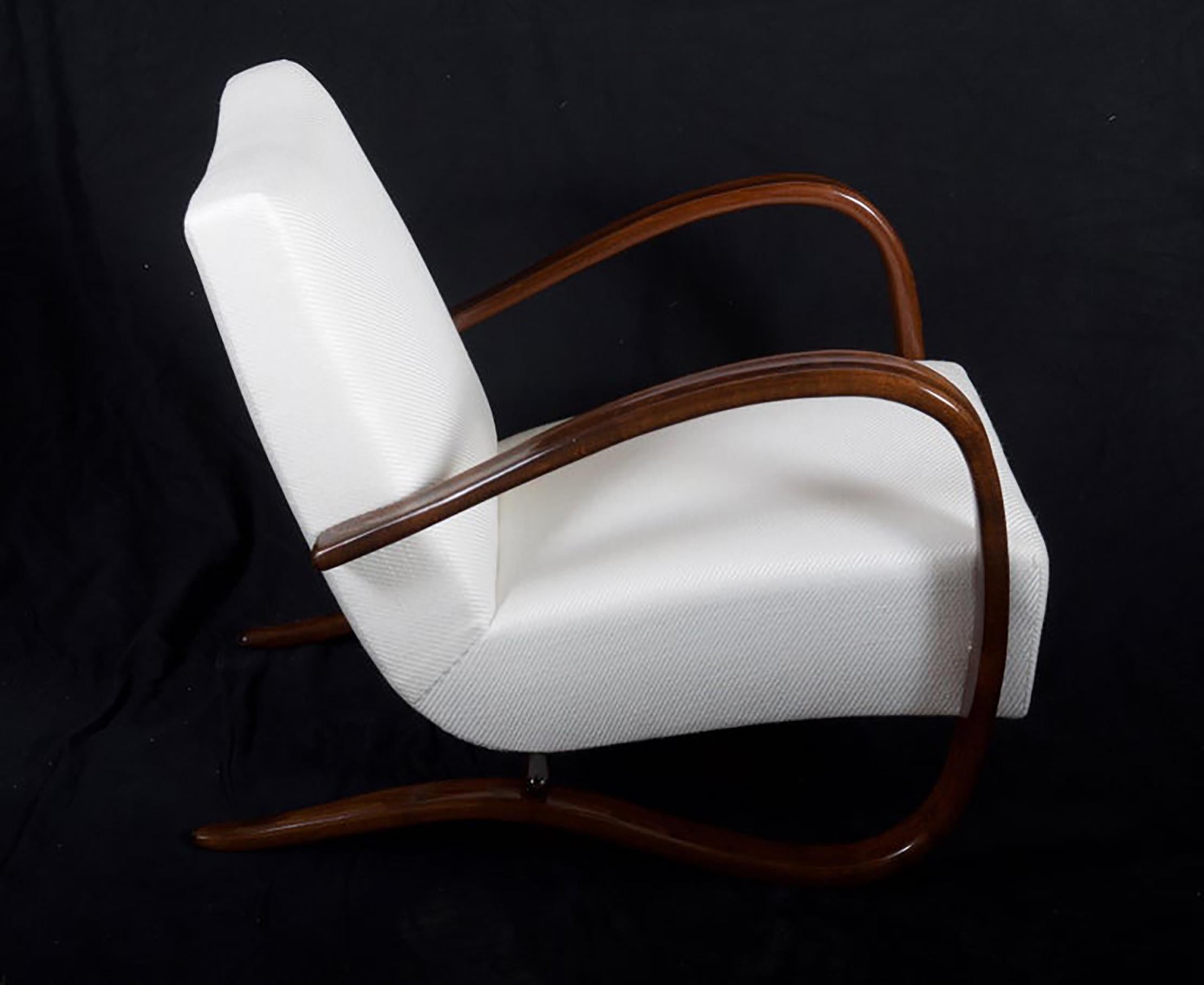 Beech bentwood walnut stained armchair made by Thonet in the 1930s.
Excellent restored with seat springs upholstered with Lelievre wool fabric.
Another fabric and wood finish on request possible
On request several available
Delivery time about