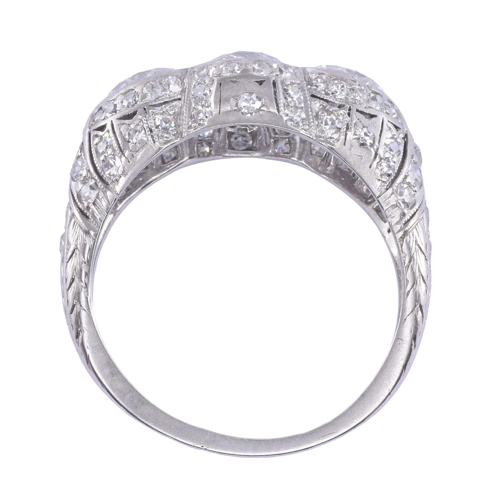 Art Deco Drei Zentrum Diamant Platin Ring (Rundschliff) im Angebot