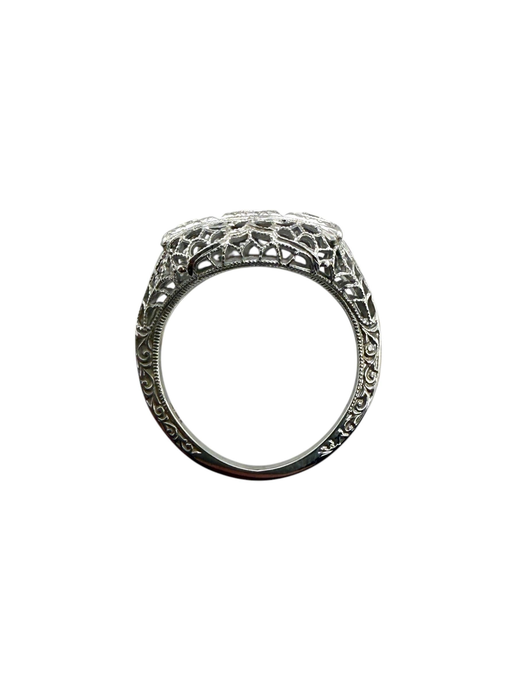 Art Deco-Cocktailring mit drei Ziersteinen aus 18 Karat Weißgold im Angebot 4