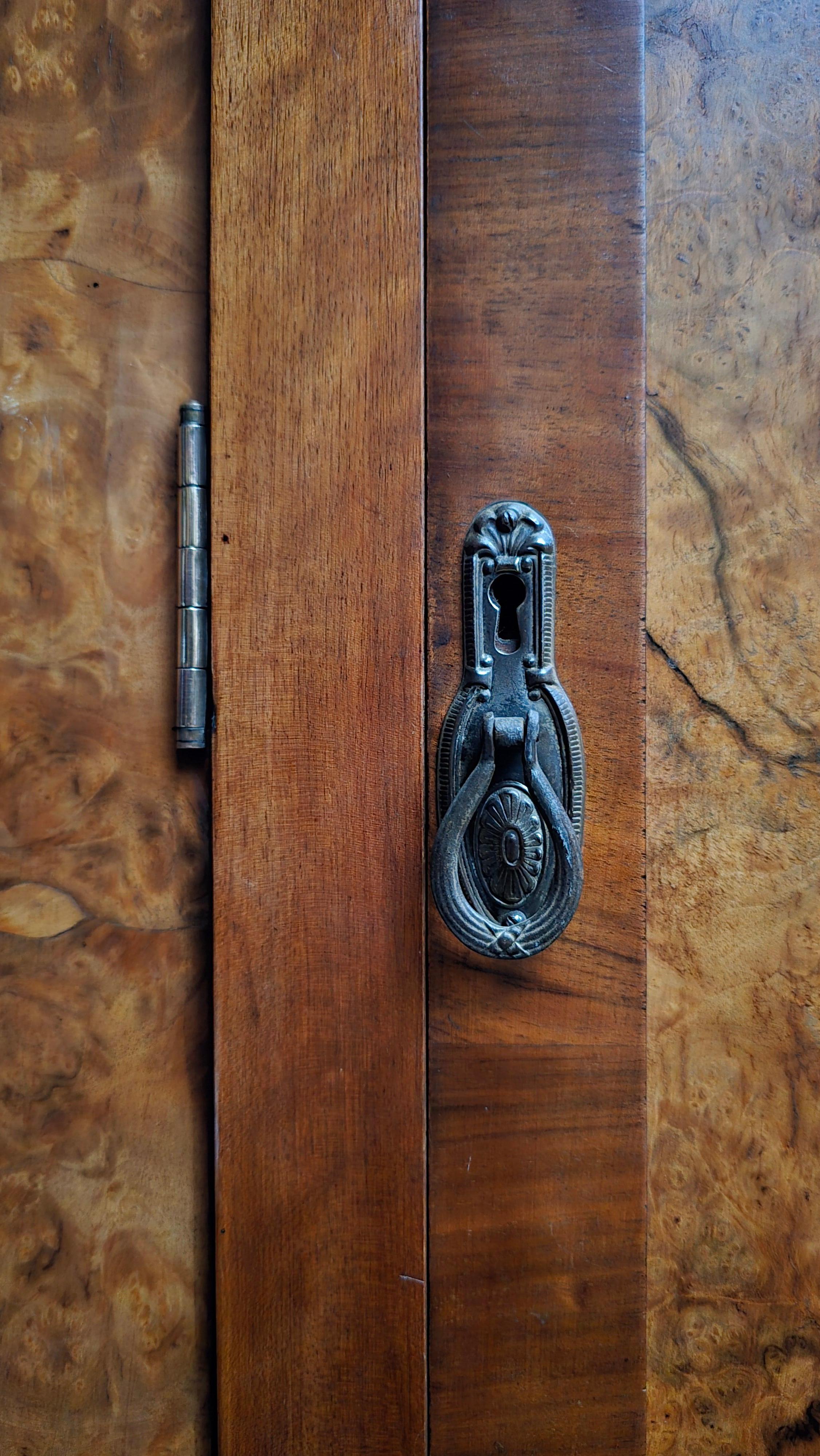 Armario Art Decó de tres puertas, hacia 1930 en venta 5