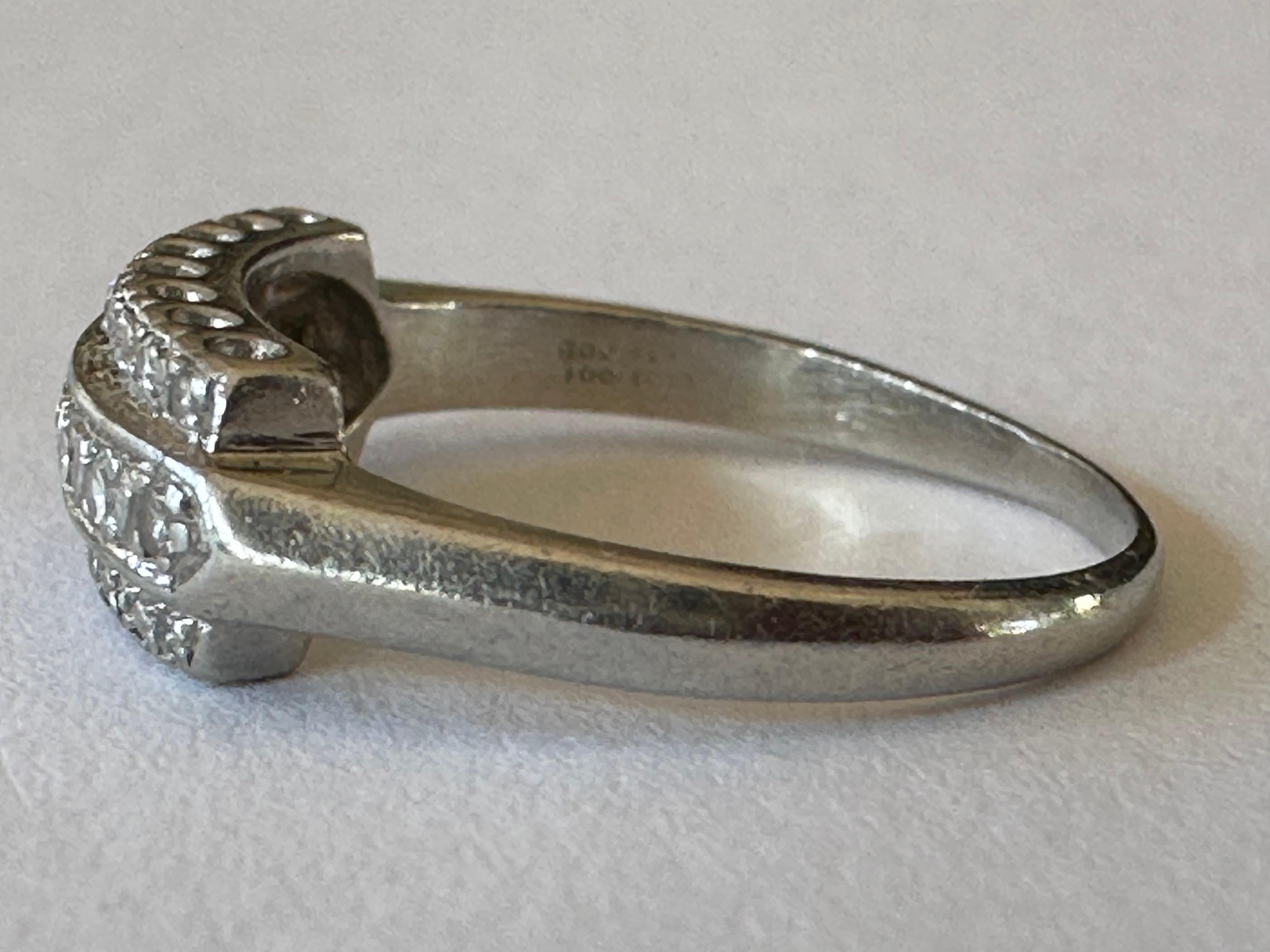 Art Deco Dreireihiger Ring aus Platin mit Diamanten und Platin  (Art déco) im Angebot