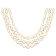 Collana Art Deco a tre file di perle con chiusura a diamante, circa anni '20