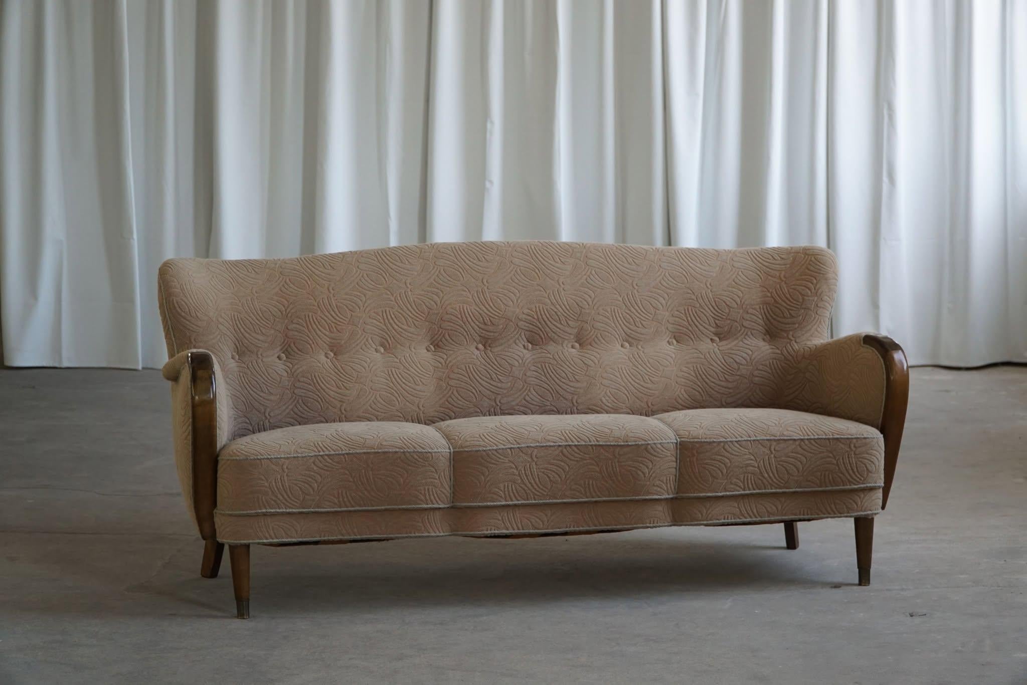 Art Deco Three Seater Sofa, Beech & A Vibrant Fabric, Danish Cabinetmaker, 1940s en vente 4