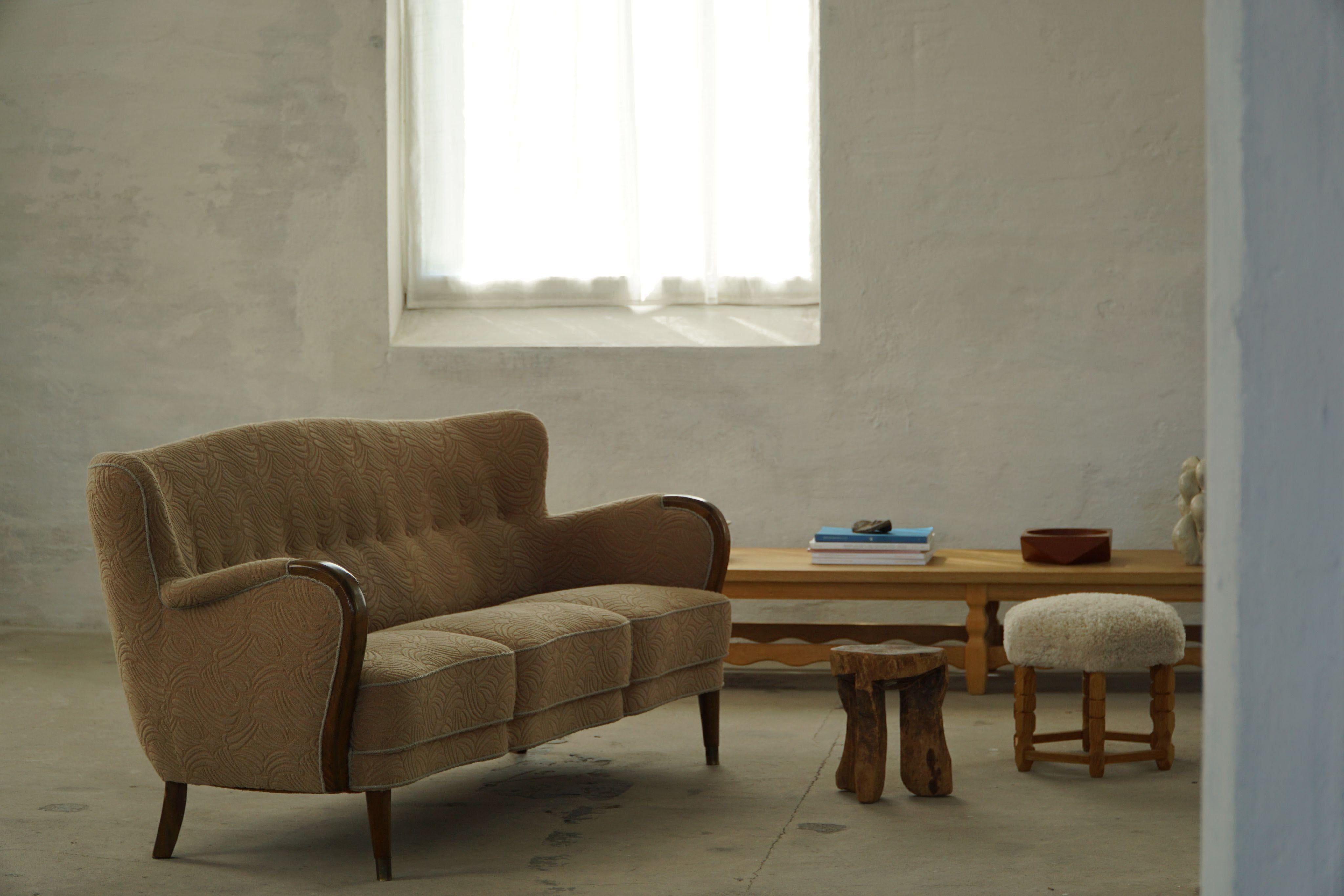 Art Deco Three Seater Sofa, Beech & A Vibrant Fabric, Danish Cabinetmaker, 1940s en vente 5