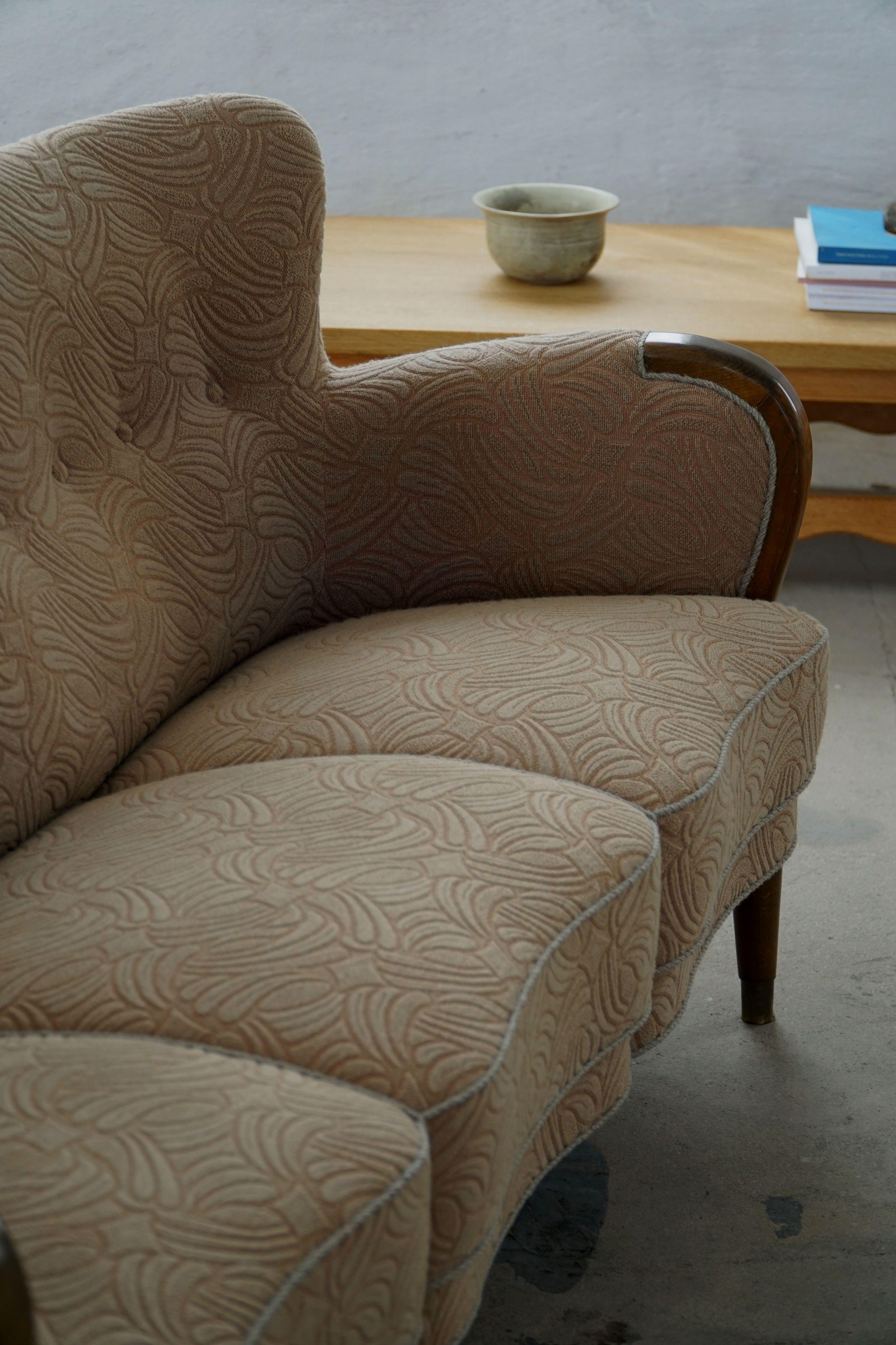Danois Art Deco Three Seater Sofa, Beech & A Vibrant Fabric, Danish Cabinetmaker, 1940s en vente