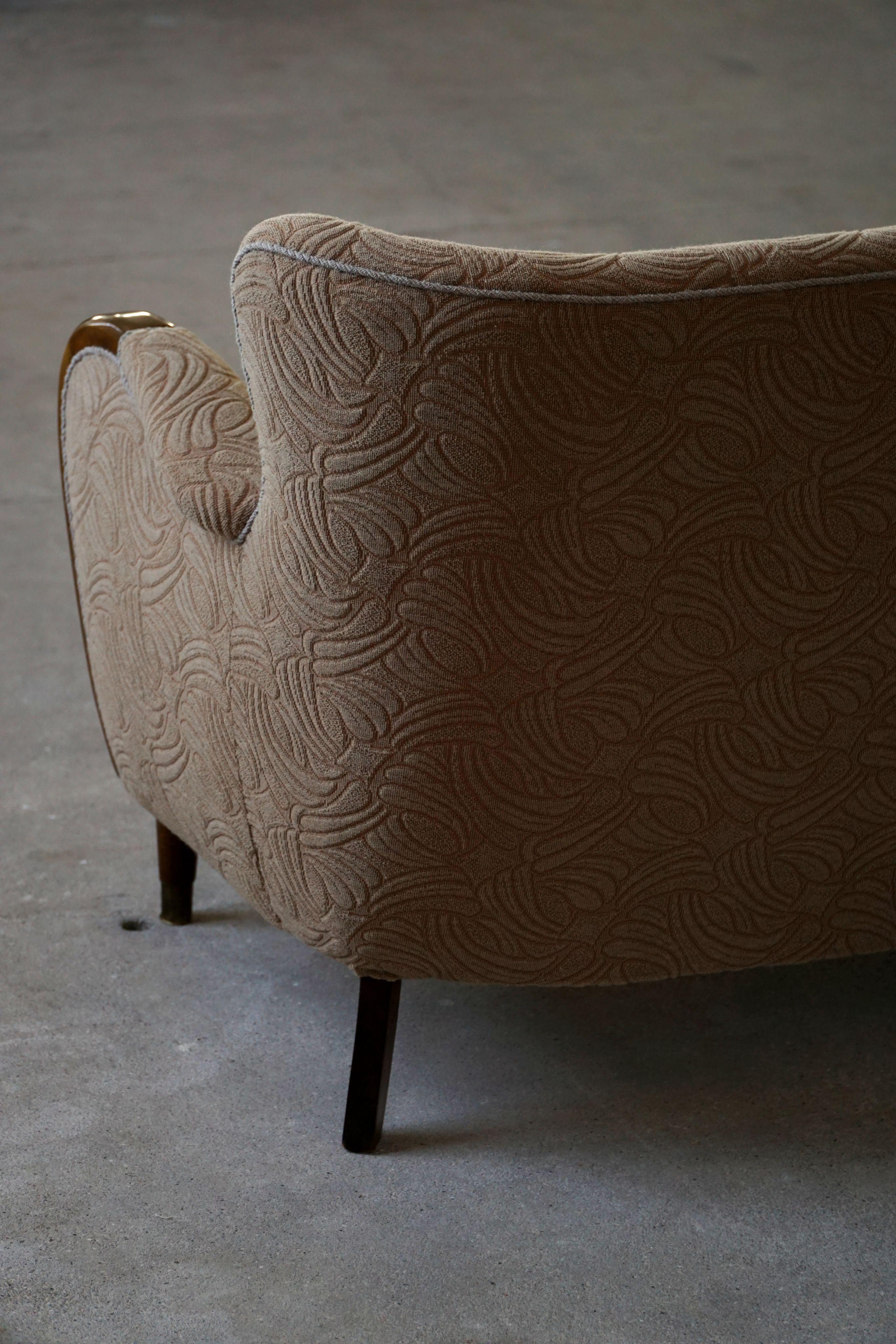 Art Deco Three Seater Sofa, Beech & A Vibrant Fabric, Danish Cabinetmaker, 1940s Bon état - En vente à Odense, DK