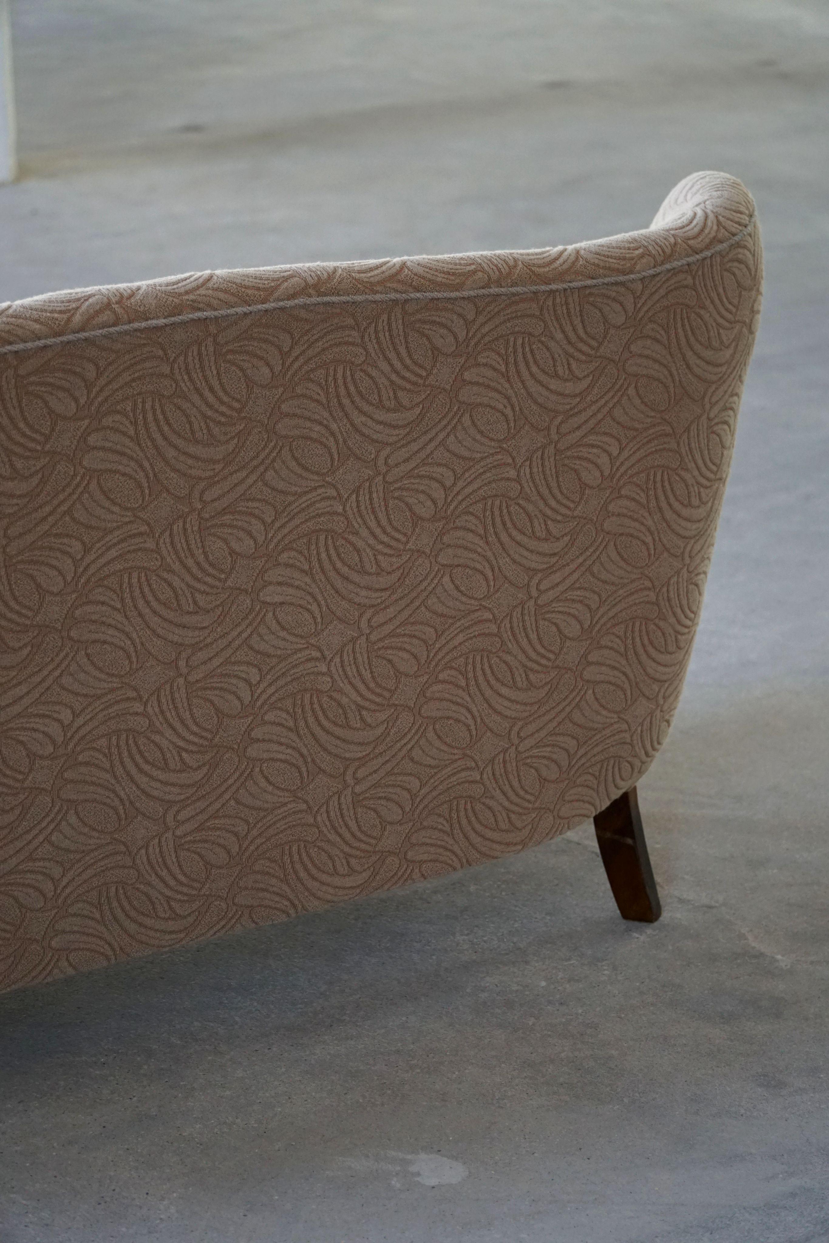 Art Deco Three Seater Sofa, Beech & A Vibrant Fabric, Danish Cabinetmaker, 1940s en vente 2