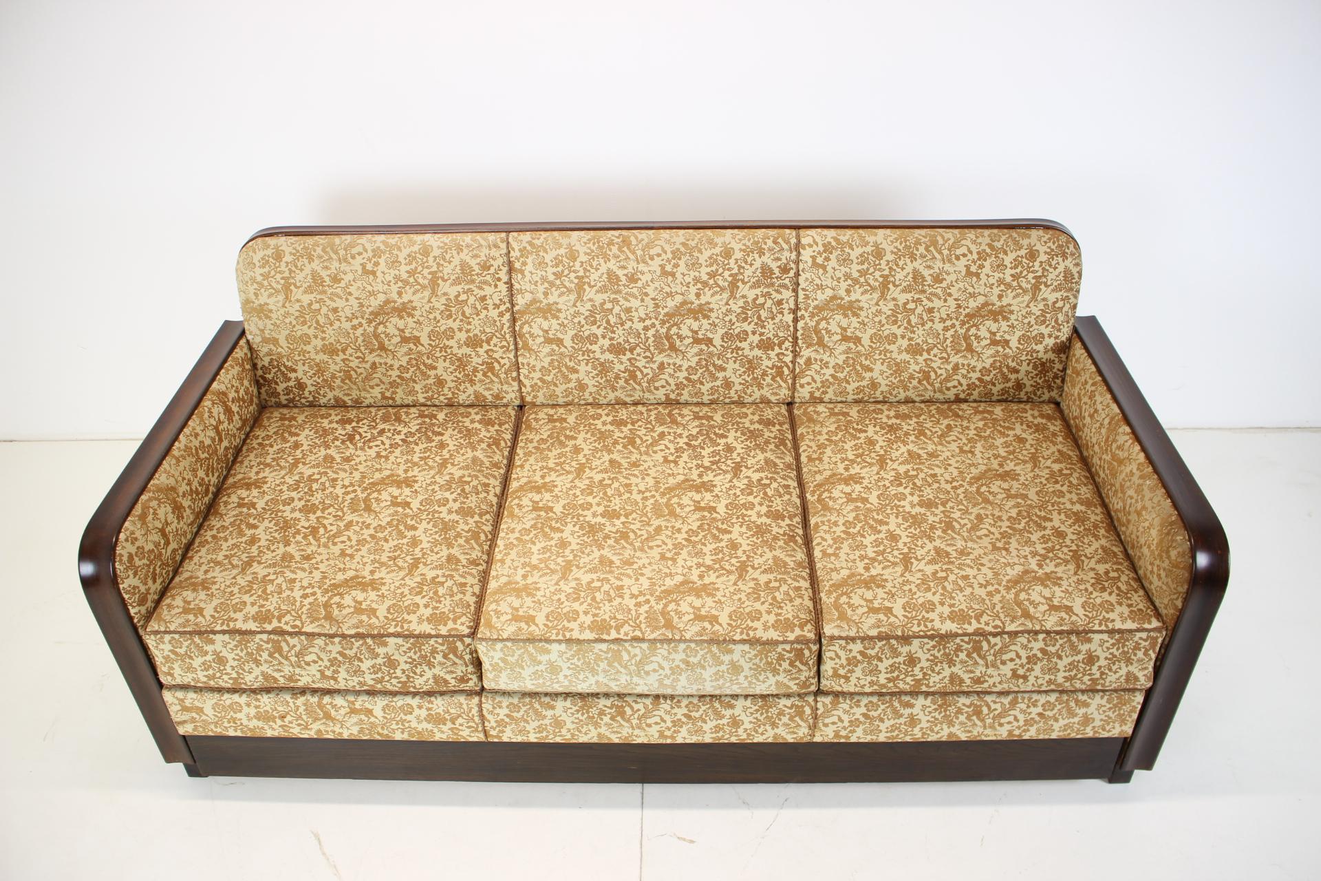 Art Deco Three-Seater Sofa Designed by Jindřich Halabala, 1930's In Good Condition In Praha, CZ