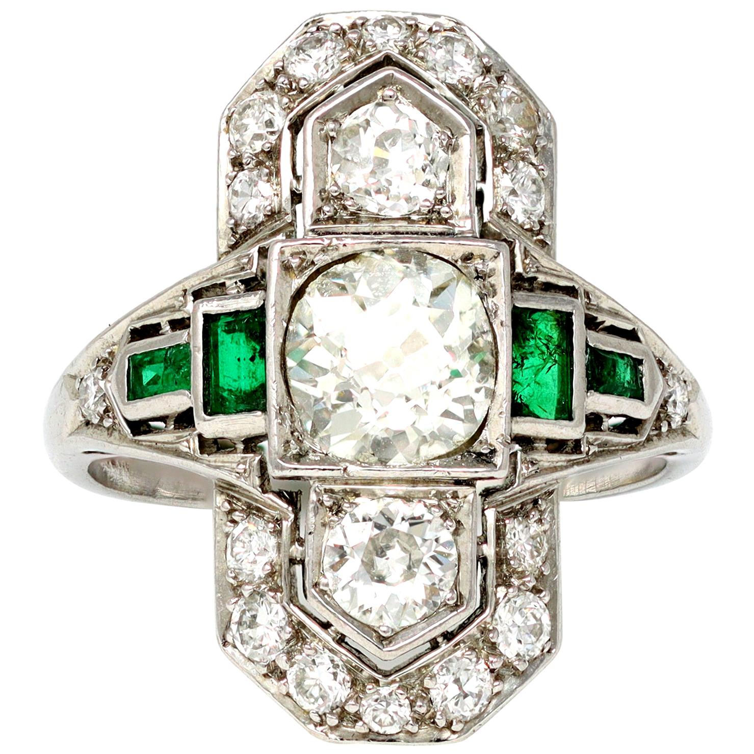 Art Deco Three-Stone Diamond and Emerald Ring in Platinum, circa 1930