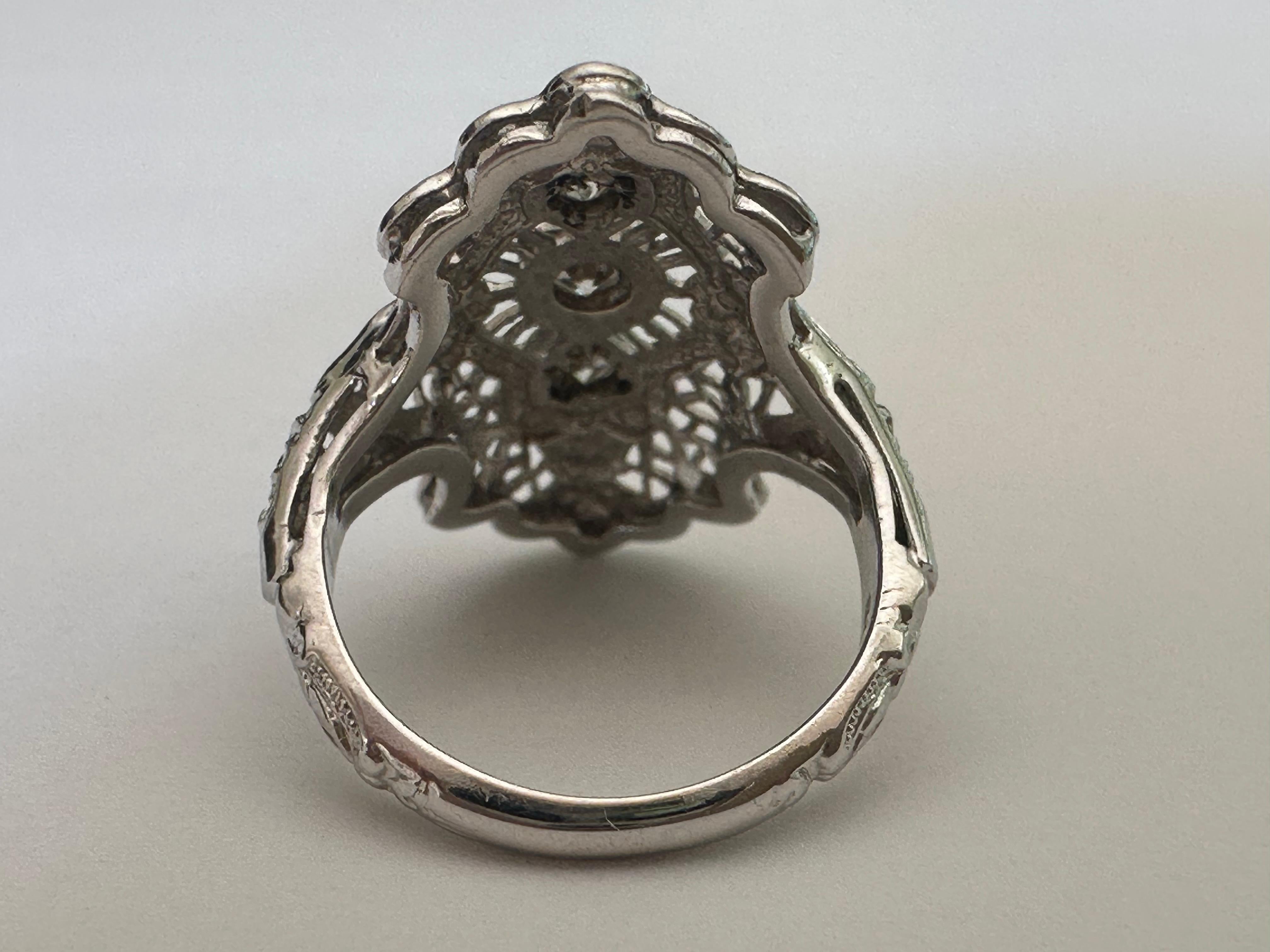 Art Deco Three-Stone Diamond and Filigree Dinner Ring In Good Condition For Sale In Denver, CO