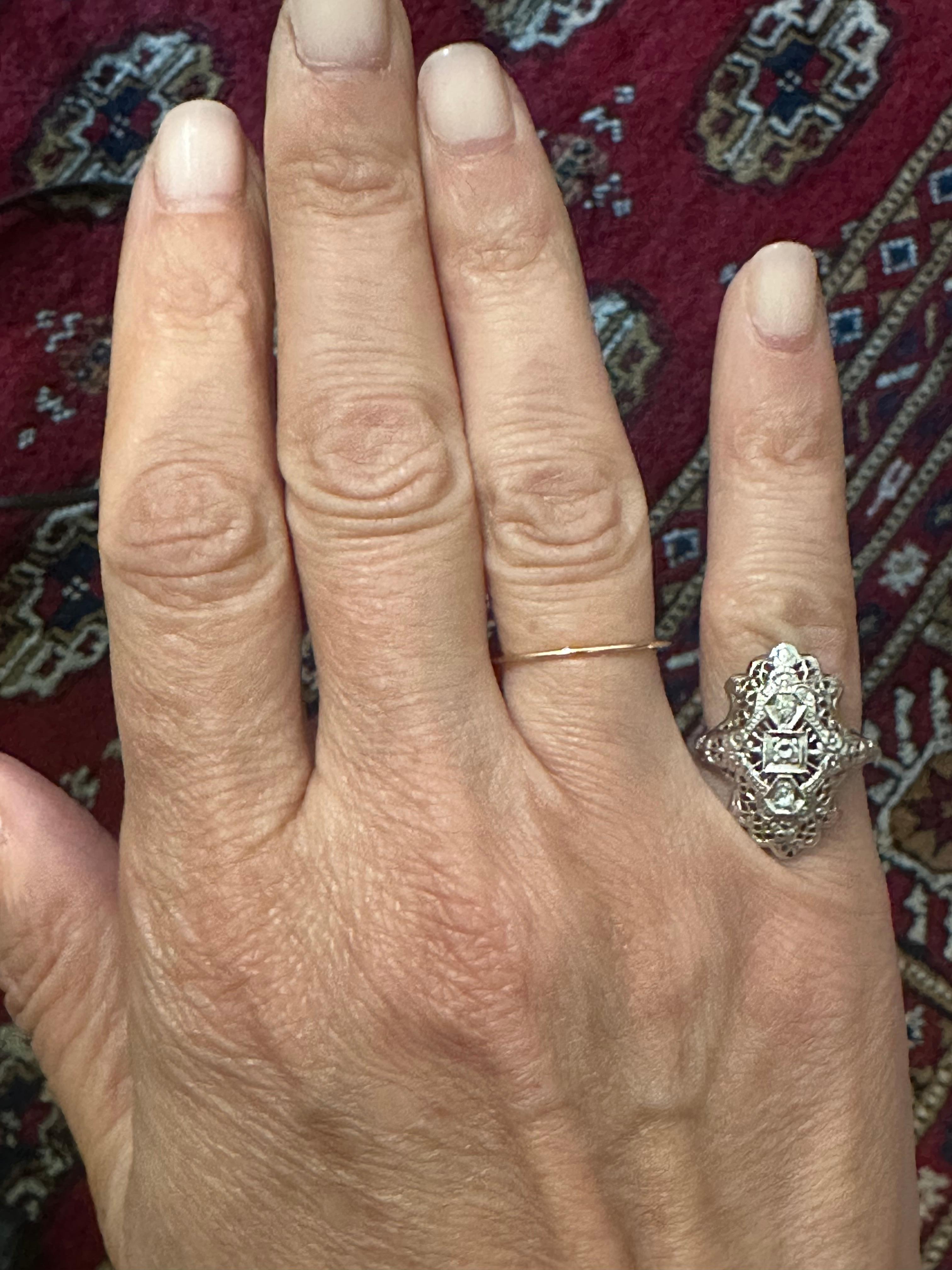 Art Deco Three-Stone Diamond and Filigree Dinner Ring For Sale 3