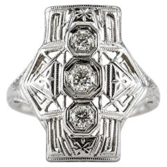 Bague de table Art déco à trois pierres, diamants et filigrane