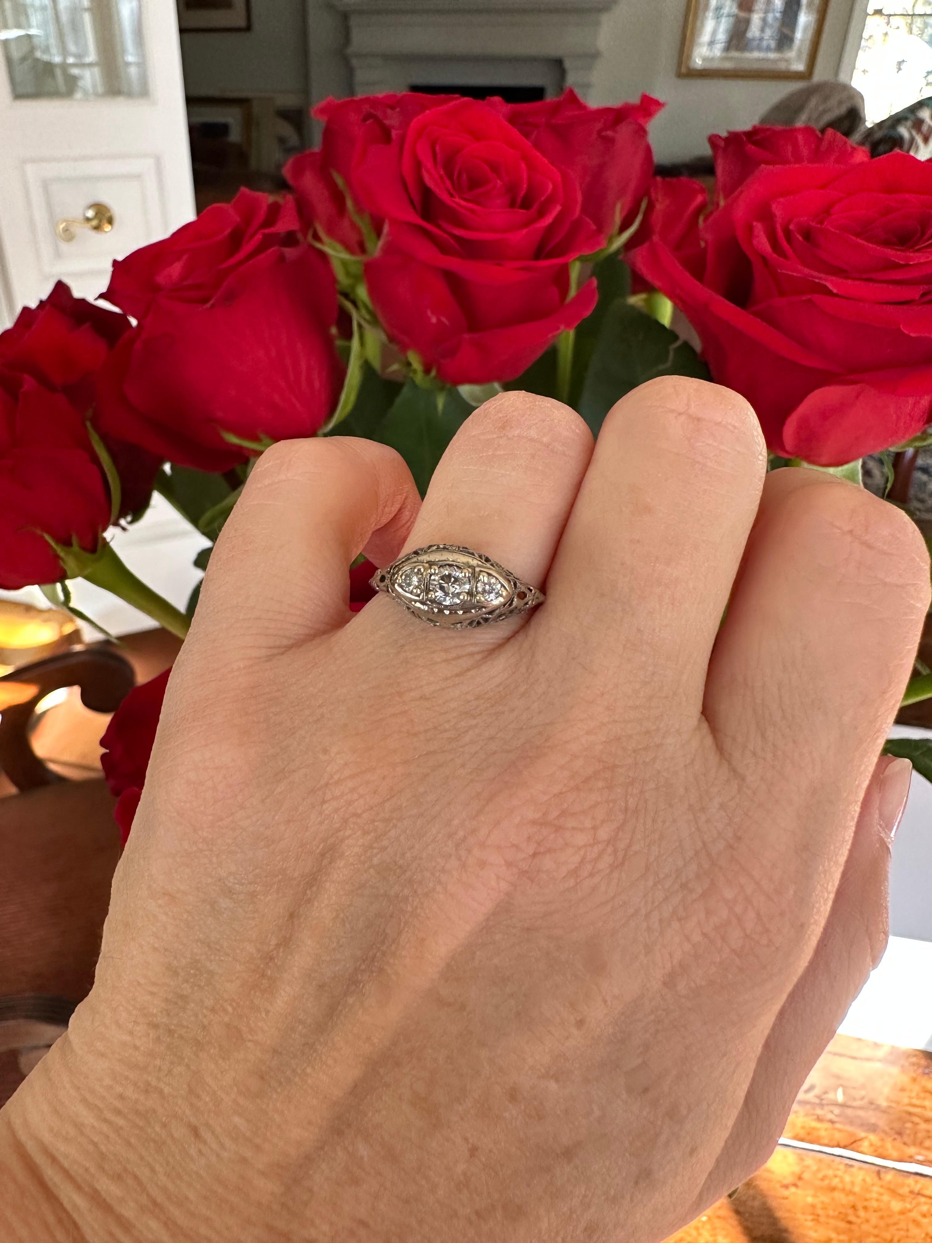 Art Deco Three-Stone Diamond and Filigree Ring  For Sale 4