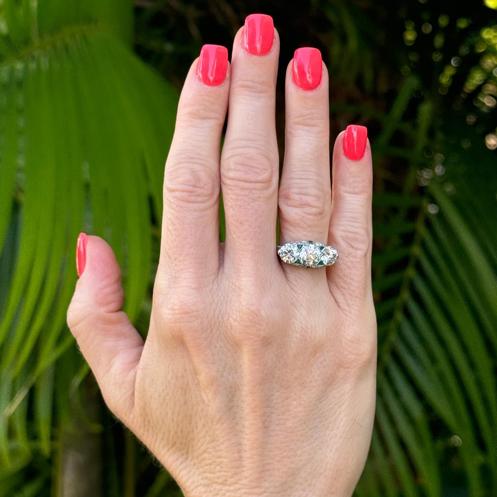 Art Deco Three Stone Diamond Emerald Accent Platinum Ring In Excellent Condition In Boca Raton, FL