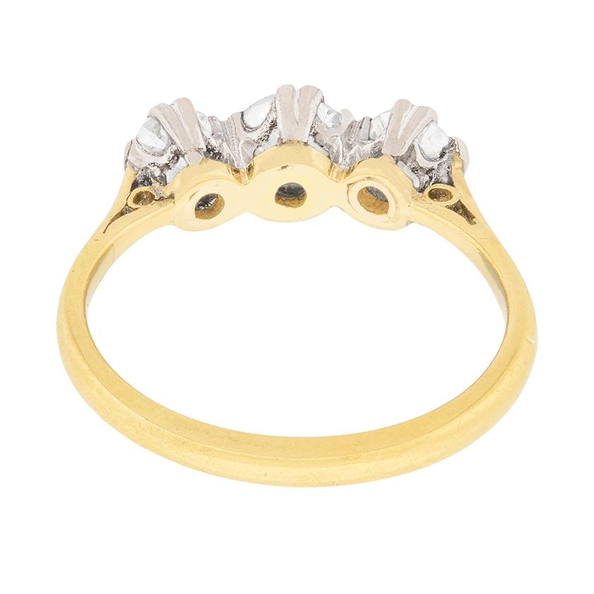 Bague de fiançailles Art déco à trois pierres en diamants, c. 1930 Bon état - En vente à London, GB