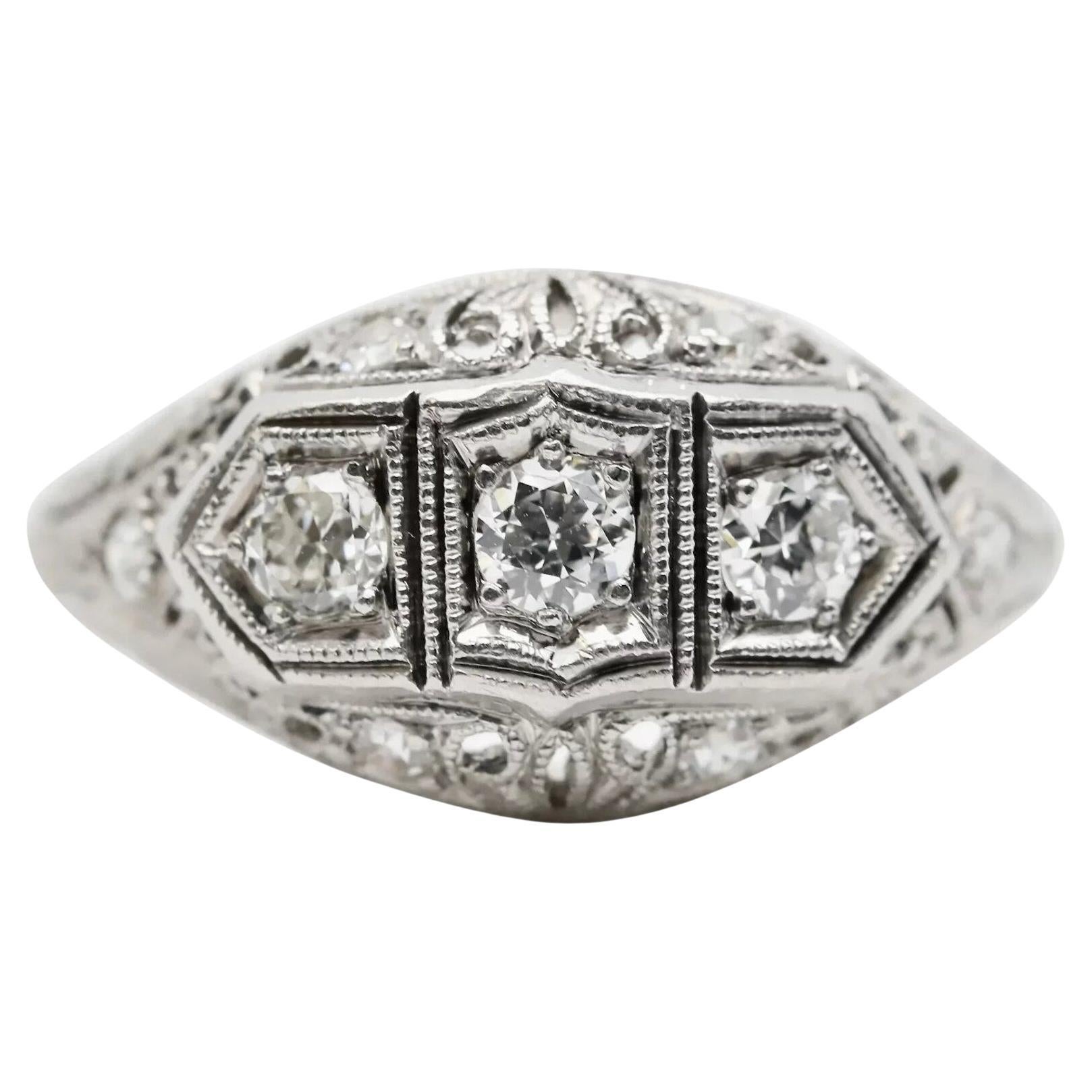 Art Deco Three Stone Diamond Filigree Ring in Platinum, 19K White Gold For Sale