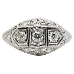 Vintage Art Deco Three Stone Diamond Filigree Ring in Platinum, 19K White Gold