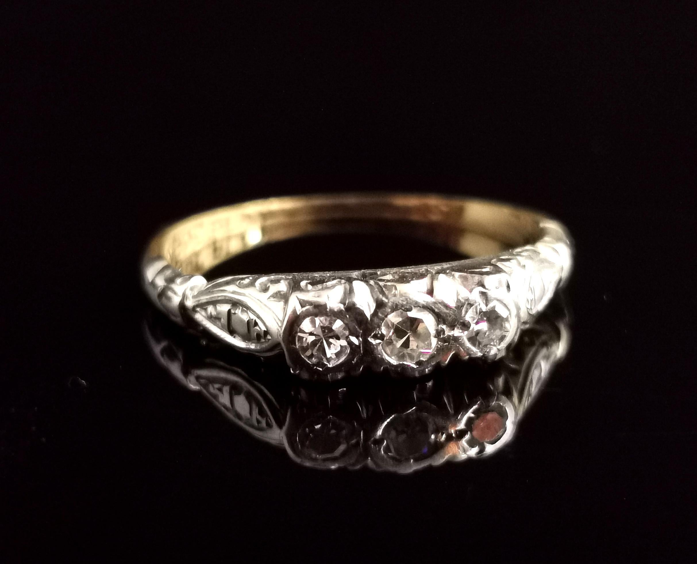 Art Deco Three Stone Diamond Ring, 18 Karat Yellow Gold and Platinum  7