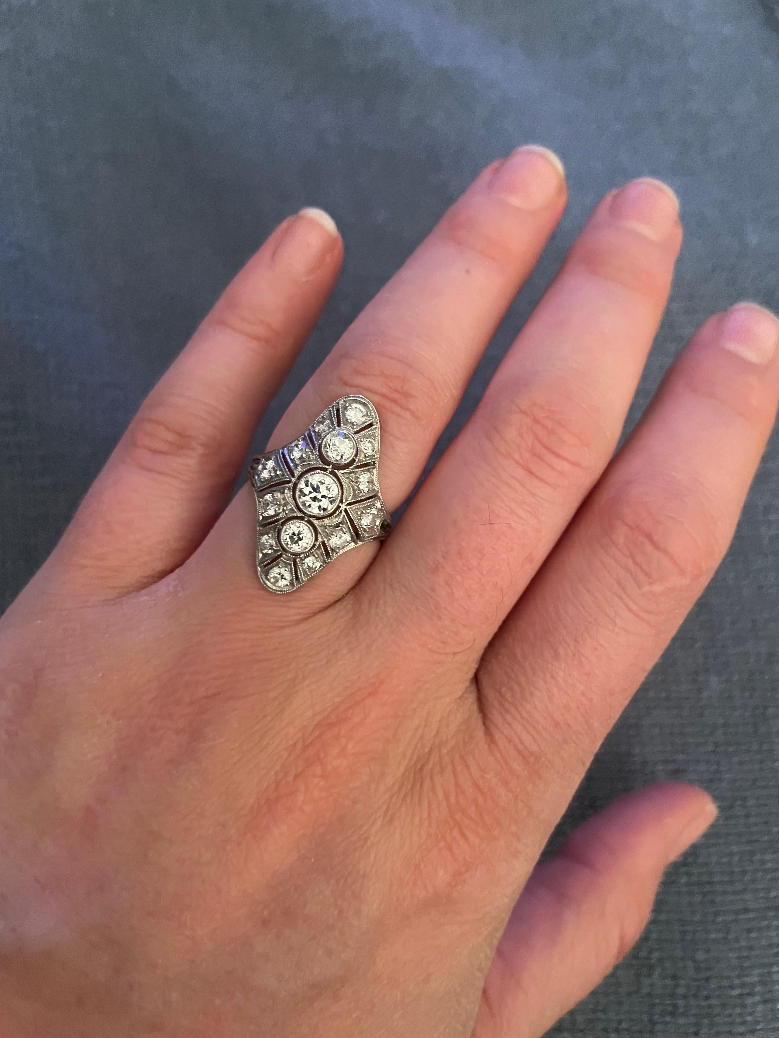 Art Deco Three Stone Filigree Ring 1.20 Carats Platinum 4.2 Grams For Sale 4