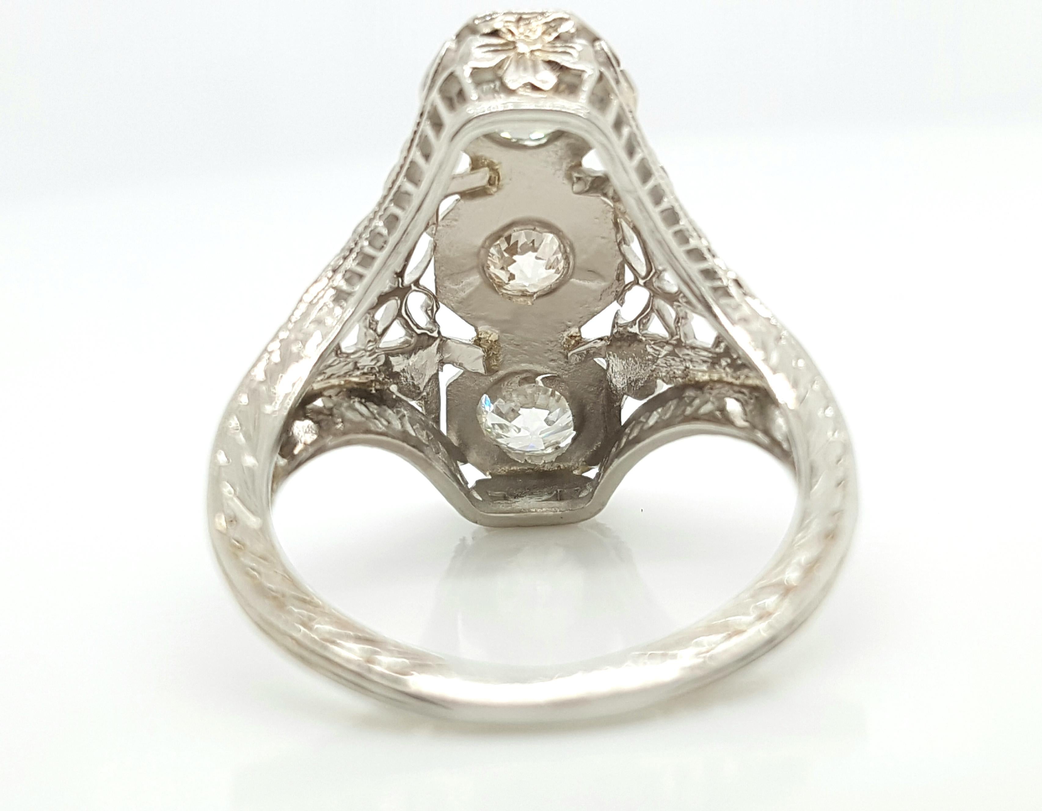 Women's Art Deco Three-Stone Old European Diamond Filigree Engagement Ring, circa 1930s For Sale