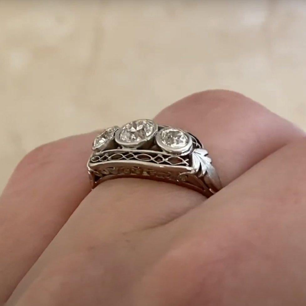 Art Deco Three-Stone Old European Diamond Ring (Approx. 0.3-Carats), Platinum In Excellent Condition For Sale In New York, NY