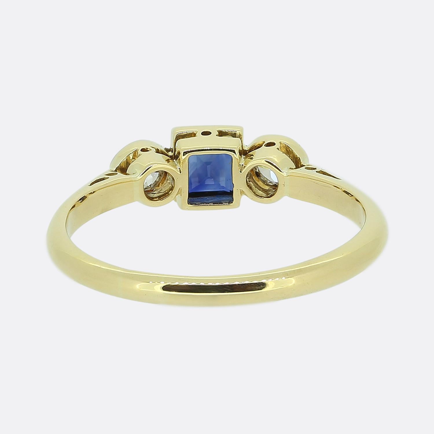 Art Deco Three-Stone Sapphire and Diamond Ring In Good Condition In London, GB