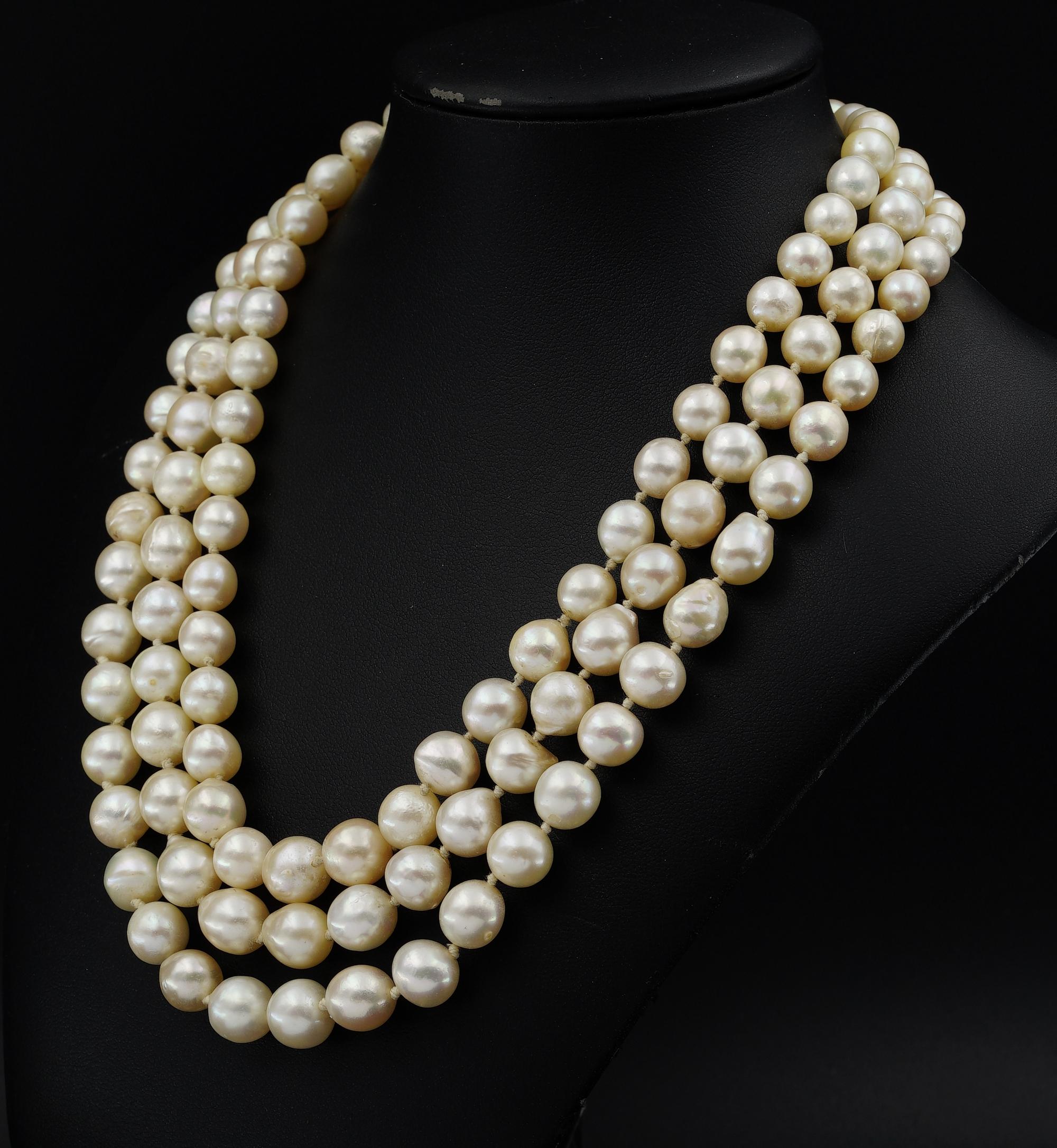 Art Deco Drei Strang Barock geformte Perlenkette Rubin Diamant Großer Verschluss im Angebot 1