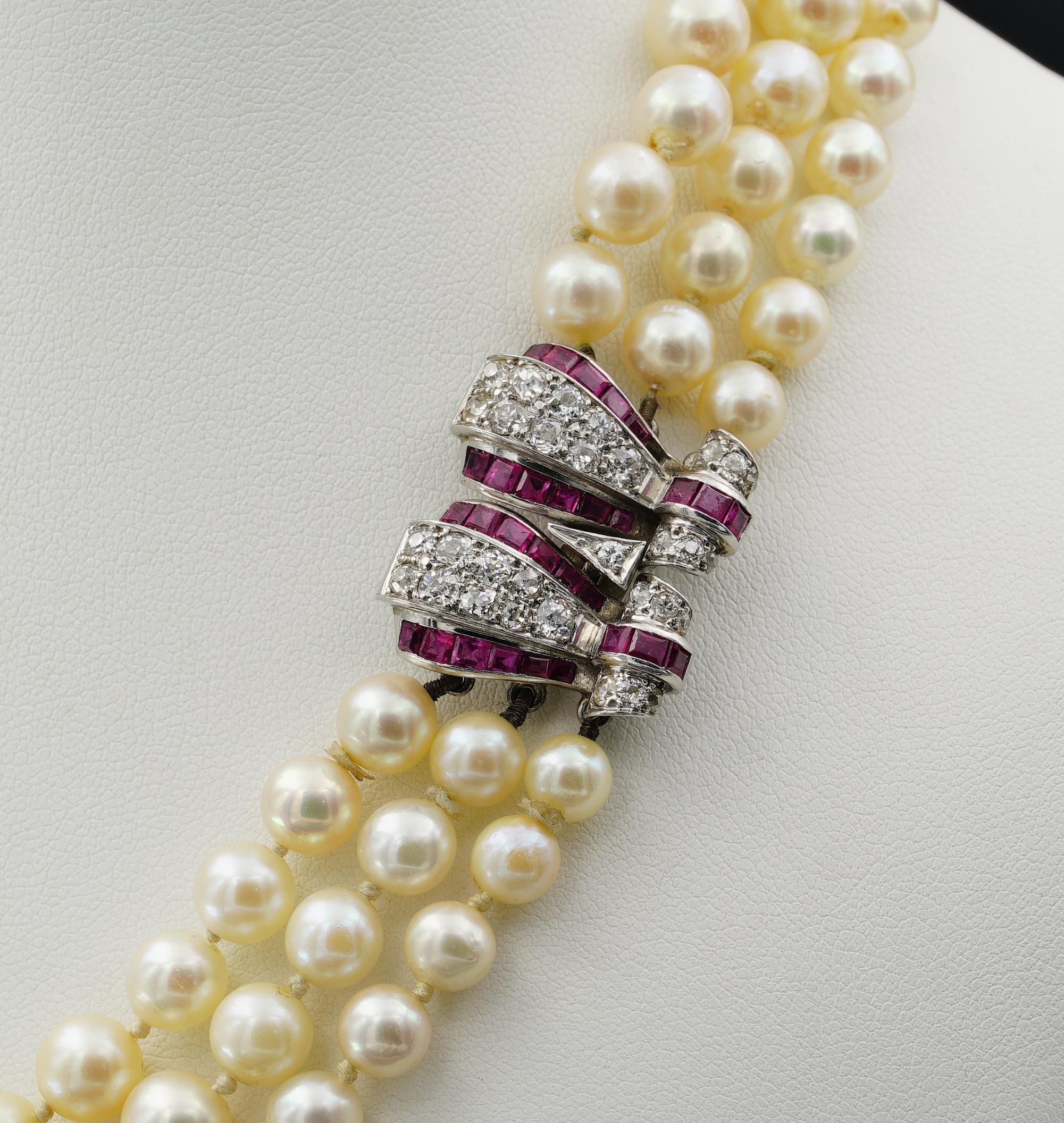 Art Deco Three Strand Baroque Shaped Pearl Necklace Ruby Diamond Large Clasp For Sale 3