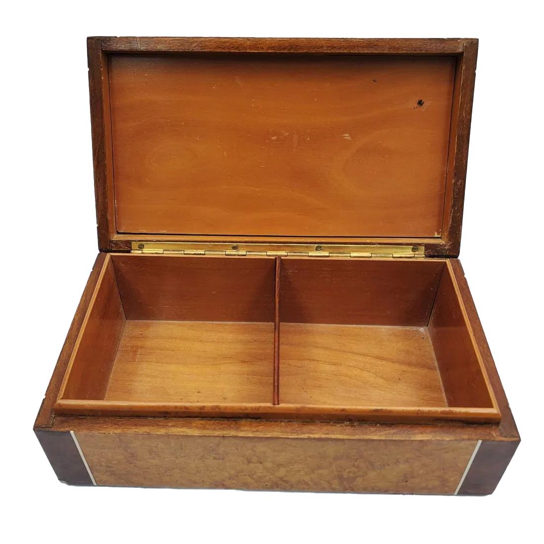 Cigarrera Art Decó de Burl de Thuya con Burl de Nogal y Detalle de Hueso en venta 5