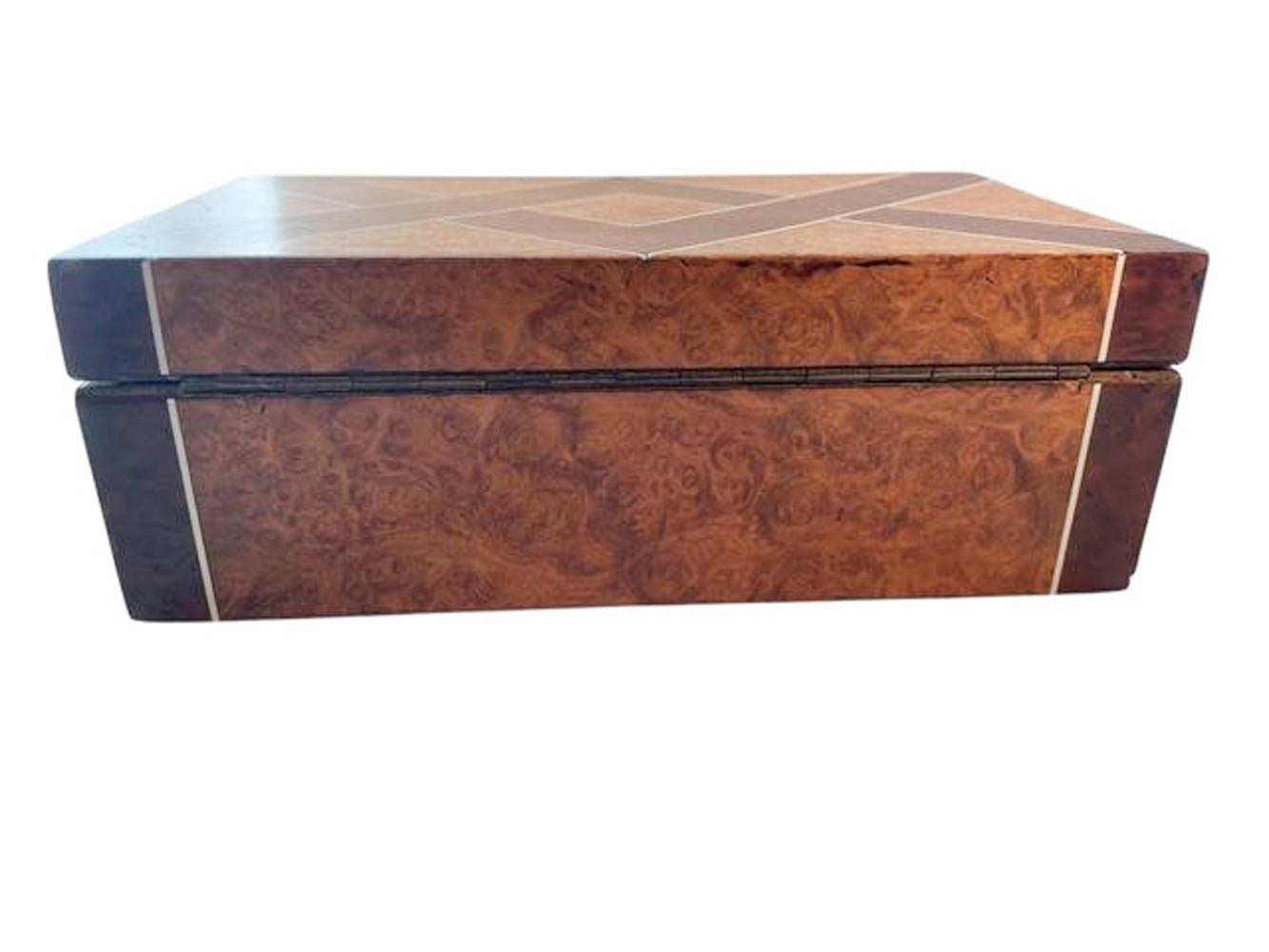 Cigarrera Art Decó de Burl de Thuya con Burl de Nogal y Detalle de Hueso en Bueno estado para la venta en Chapel Hill, NC