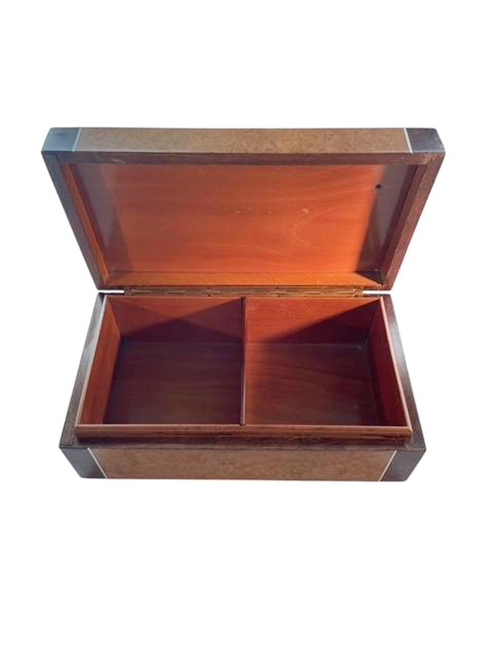 Cigarrera Art Decó de Burl de Thuya con Burl de Nogal y Detalle de Hueso en venta 4