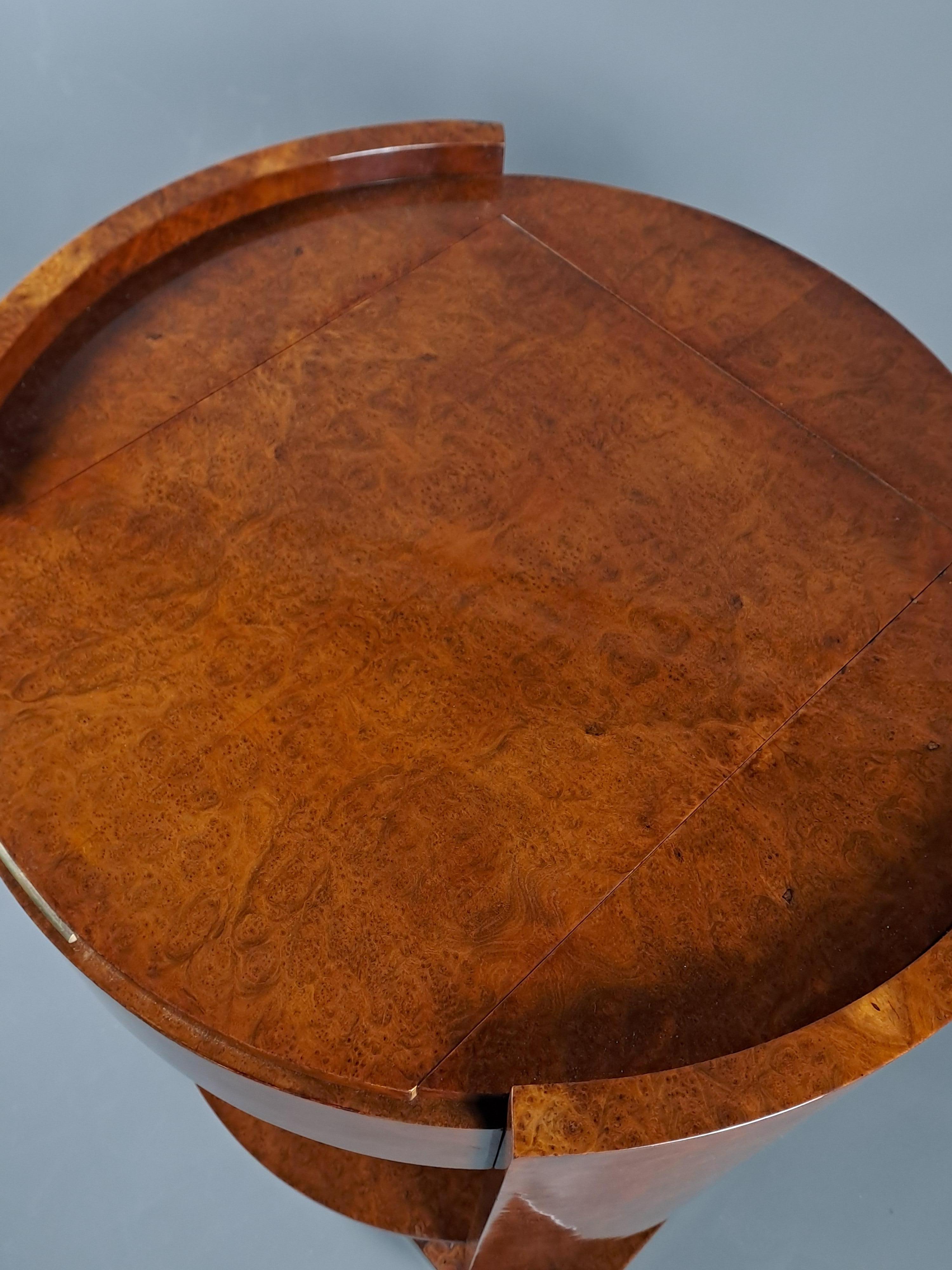 Art Deco Thuya Wurzelholz Pedestal Tisch (Holz) im Angebot