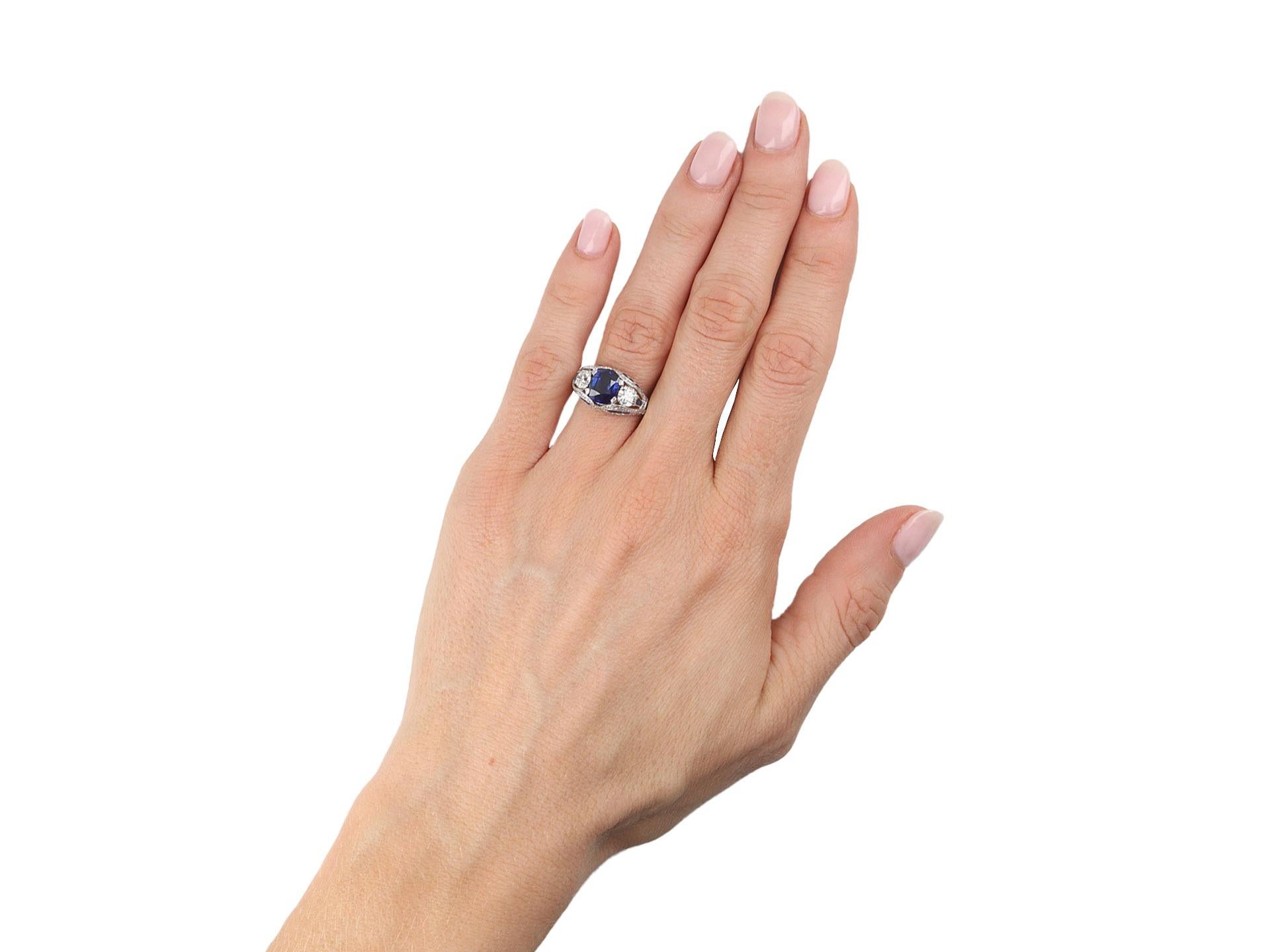 Art Deco Tiffany & Co. sapphire and diamond cluster ring, circa 1925 In Good Condition For Sale In London, GB